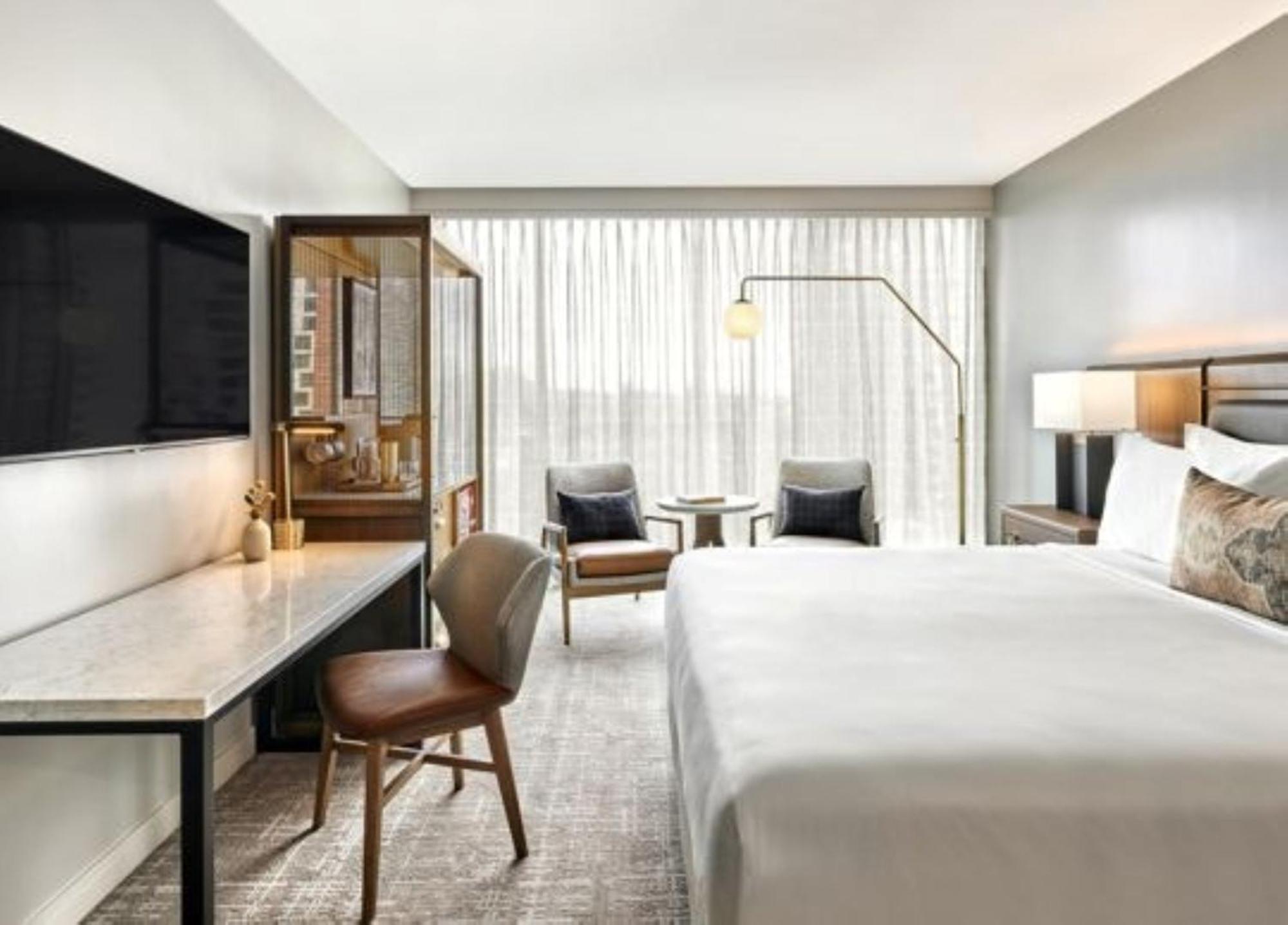 Deluxe Room 1 King Bed