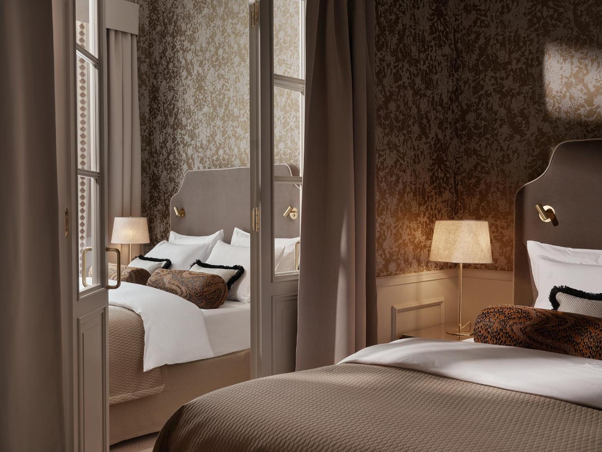 Courtyard Twin Suite with spa and lounge access