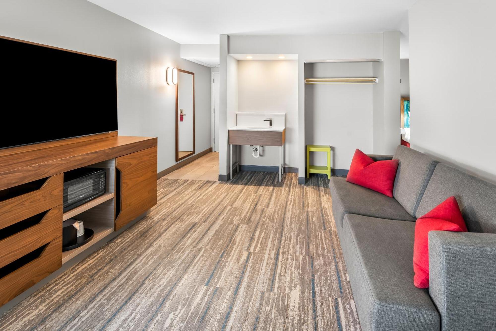 One-Bedroom King Suite - Non-Smoking