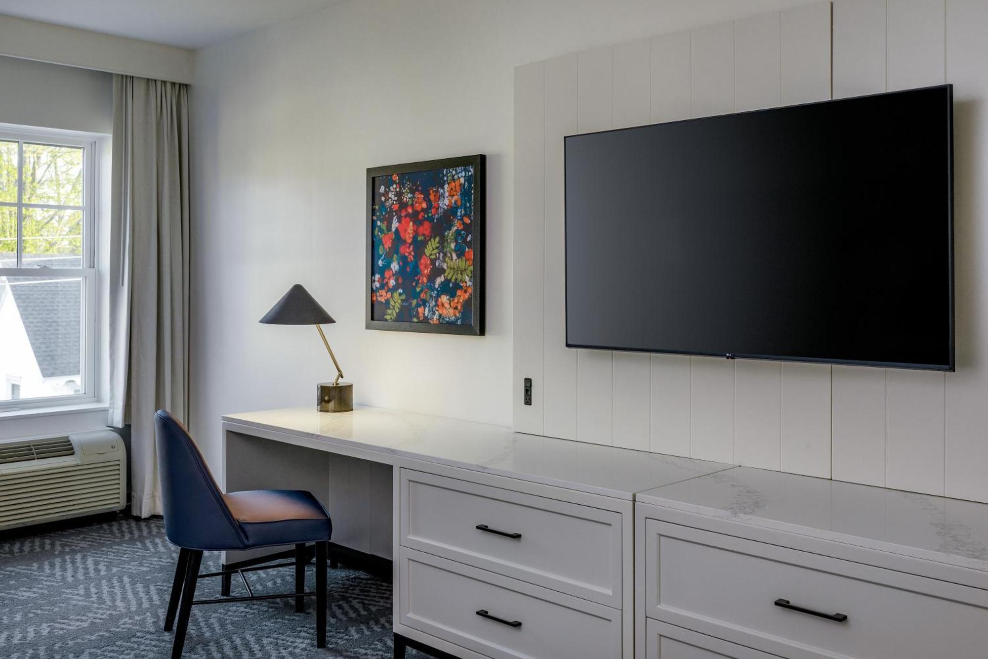 Standard Queen Room