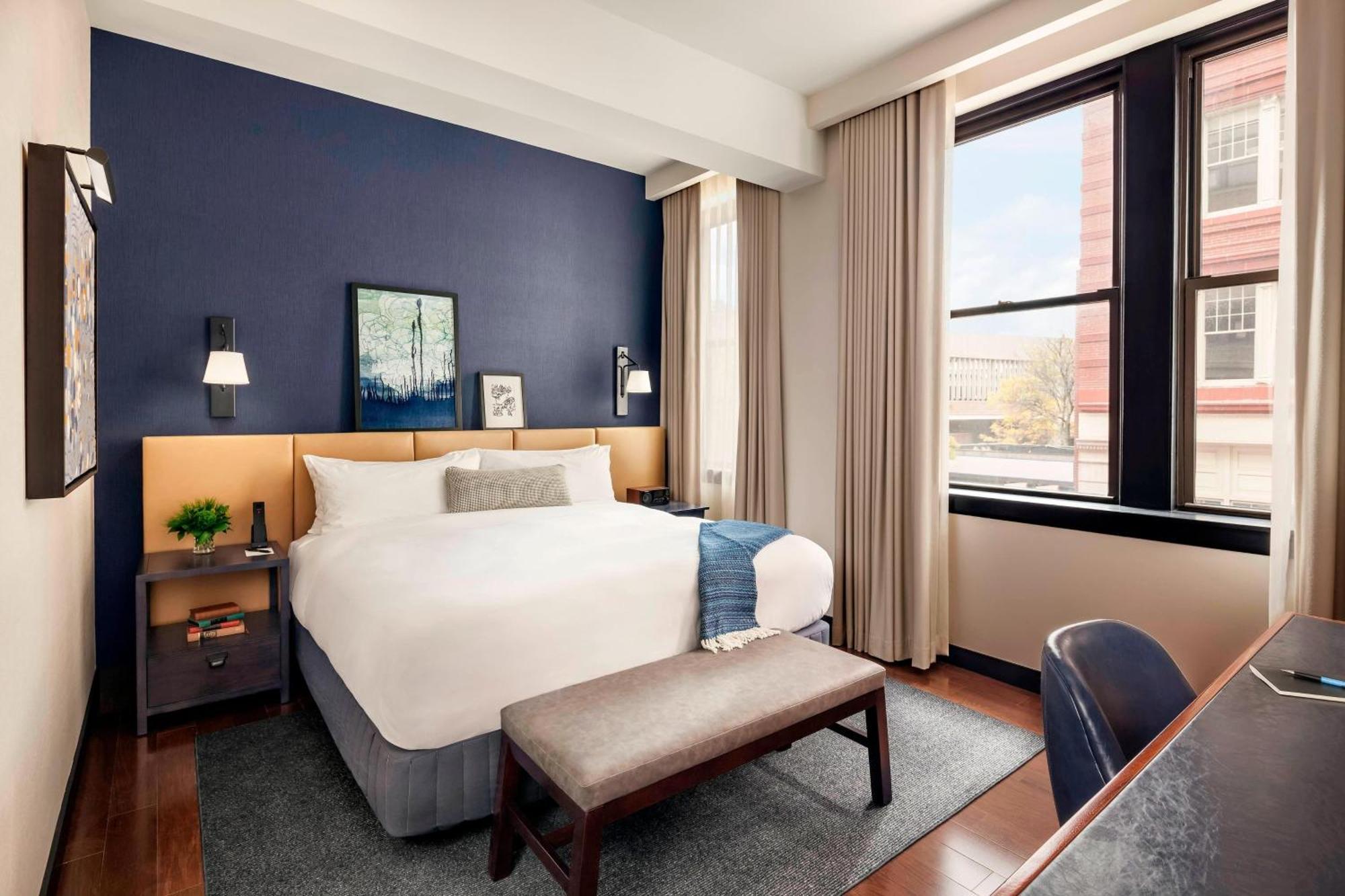Deluxe Guest Room 1 King Bed