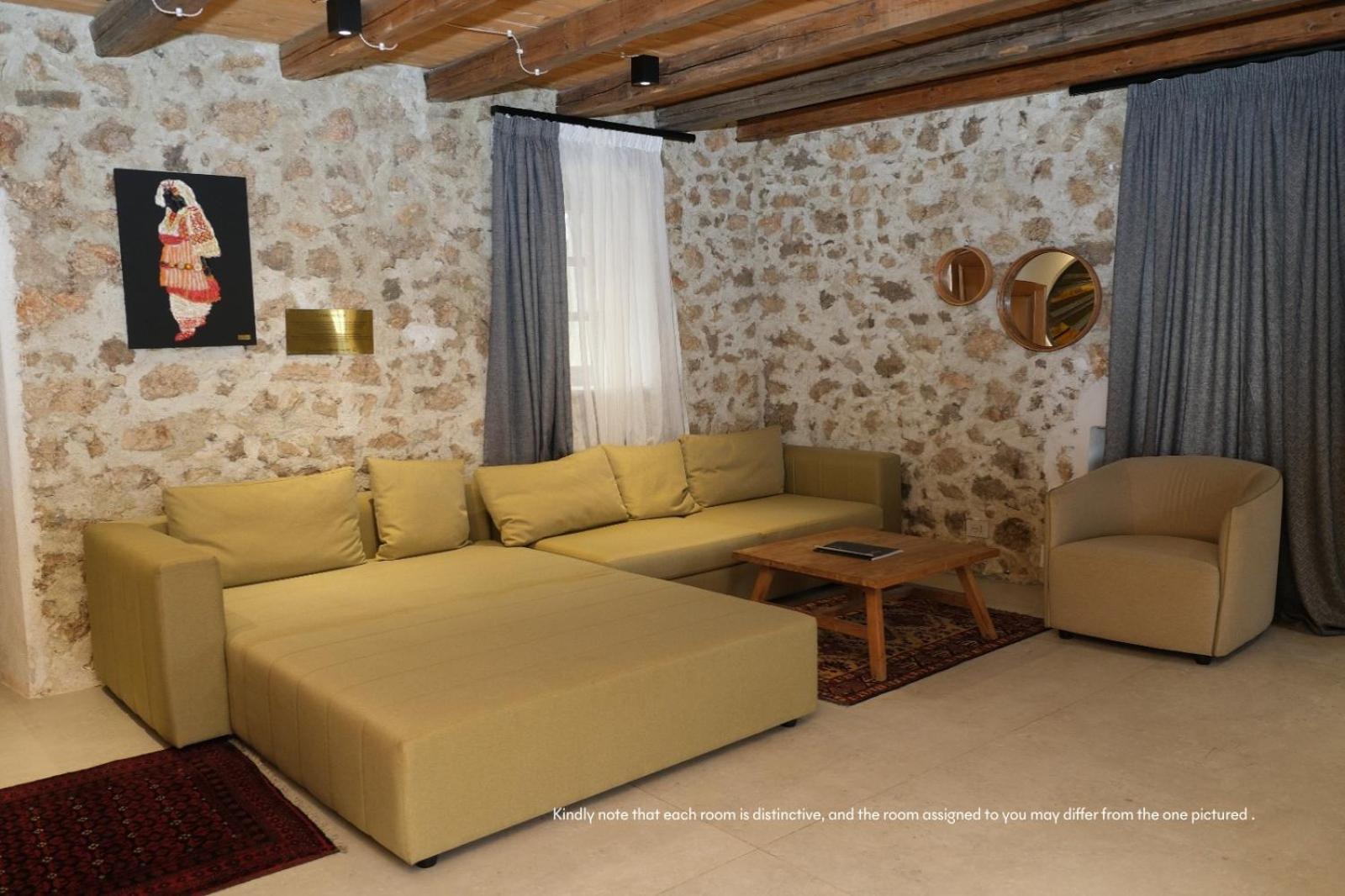 Family Room,1733412611:JPEG