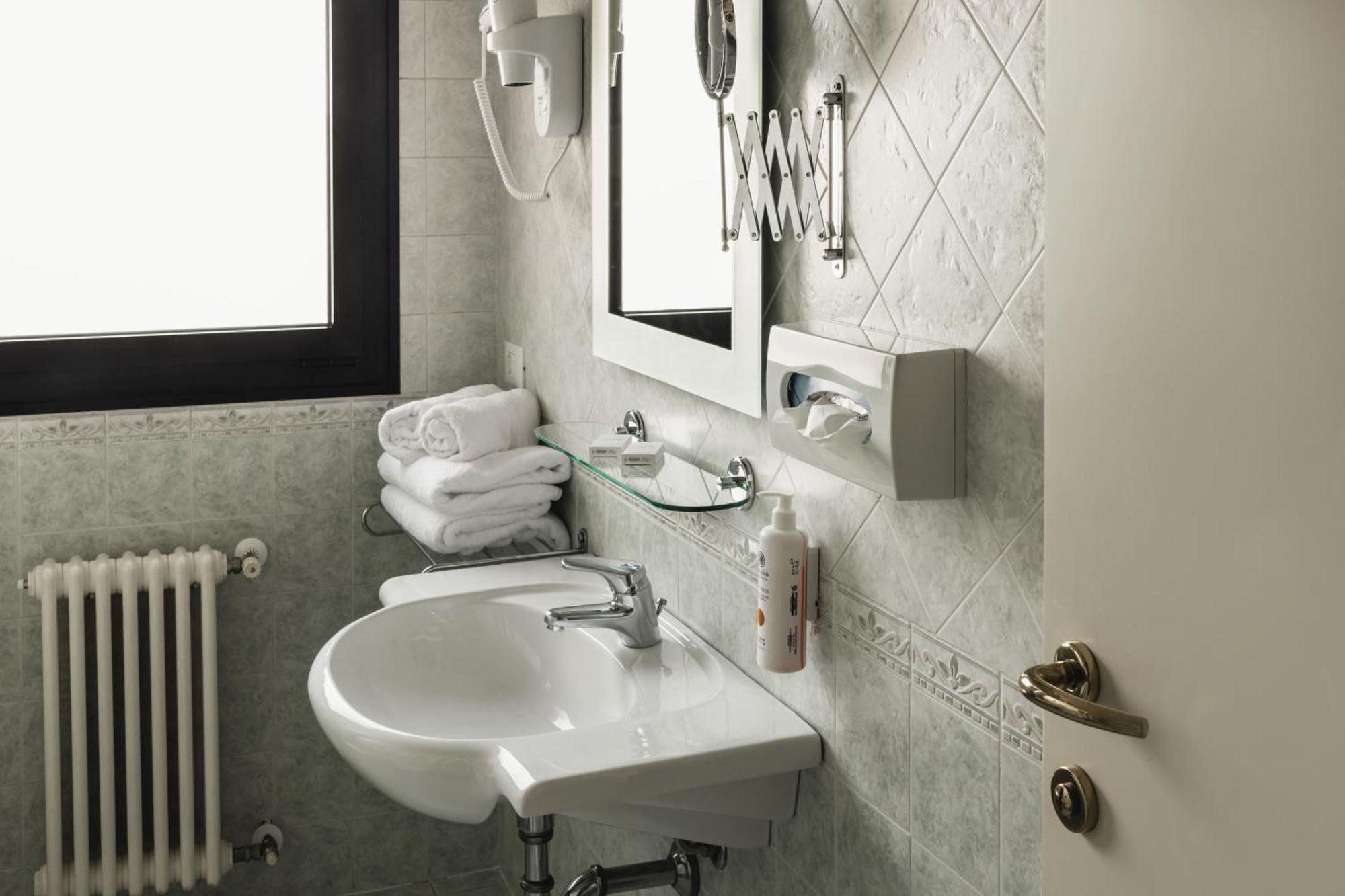 Double Room Private Bathroom