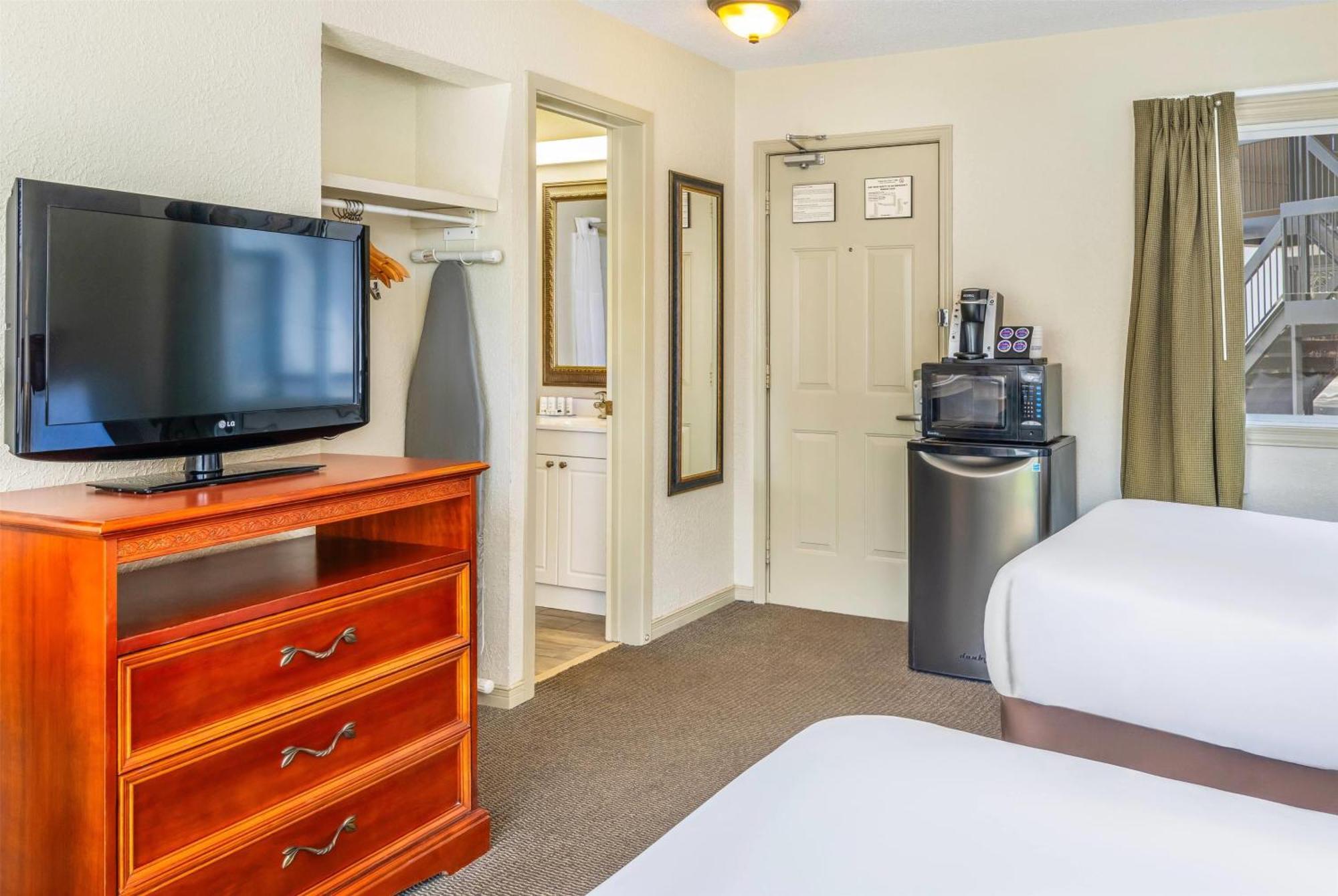 Double Room Two Double Beds Non-Smoking