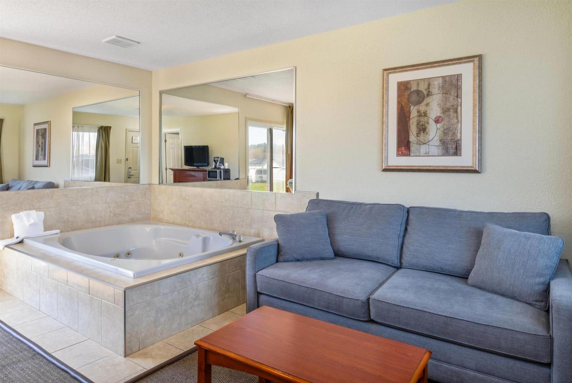 One-Bedroom Queen Suite Non-Smoking
