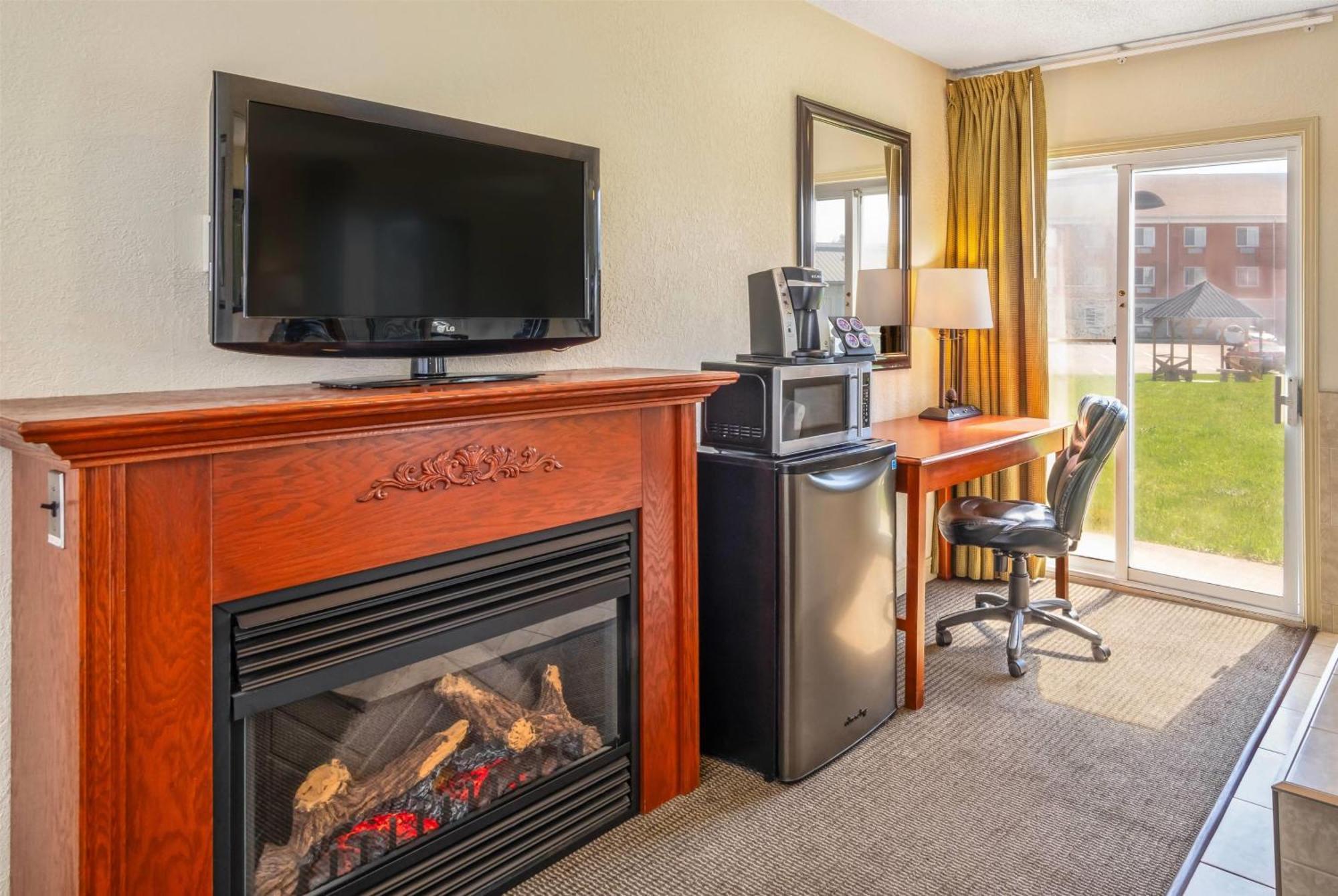 One-Bedroom Queen Suite Non-Smoking