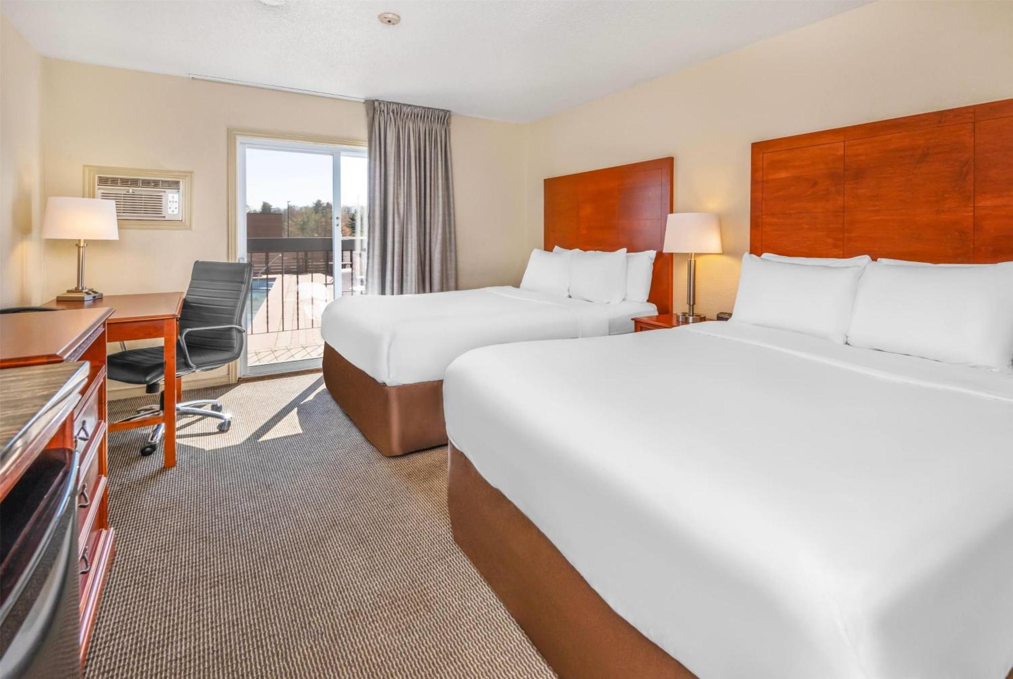 Queen Room Two Queen Beds Pool View Non-Smoking