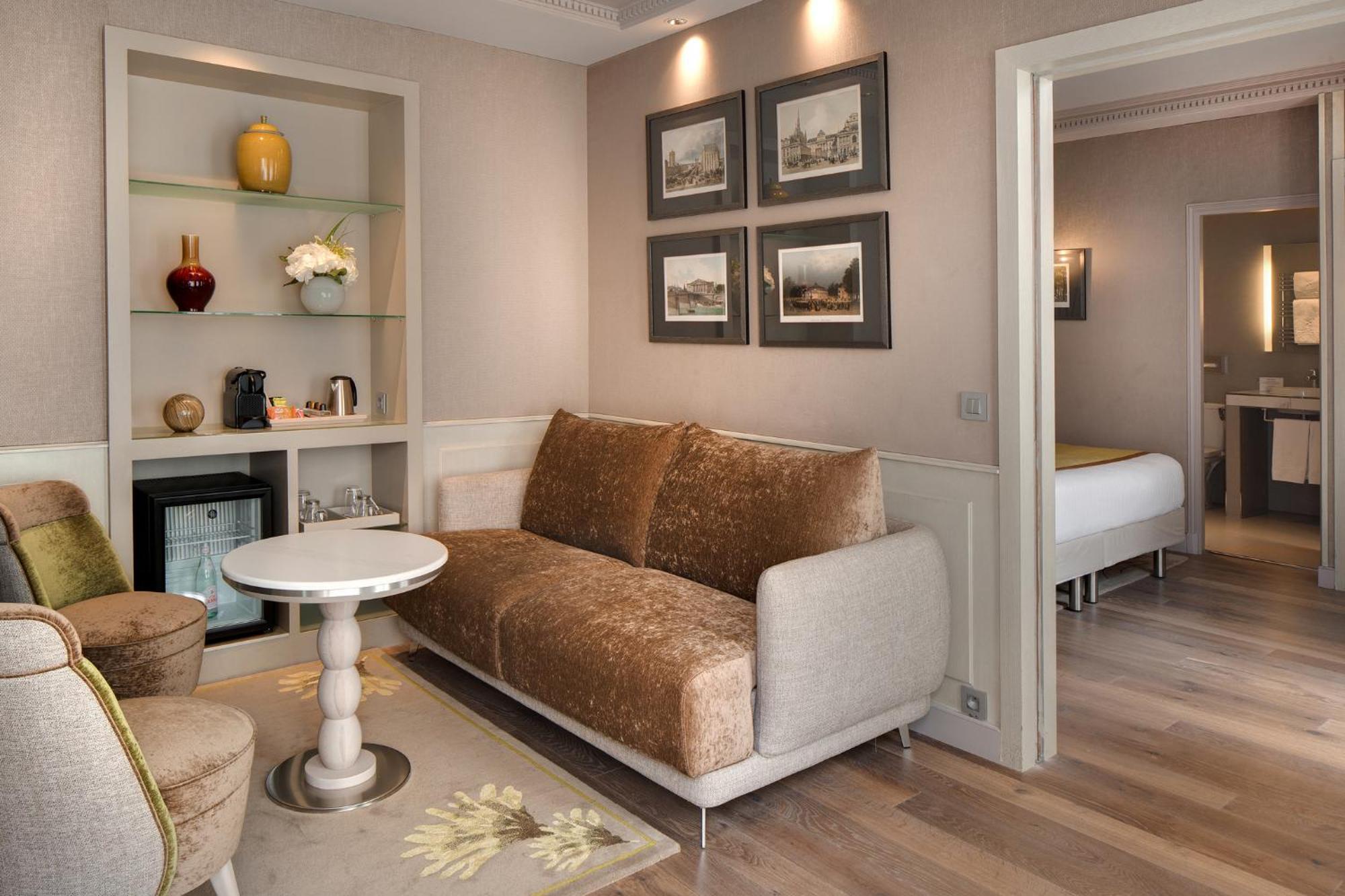 Junior Suite,1674700049:JPEG
