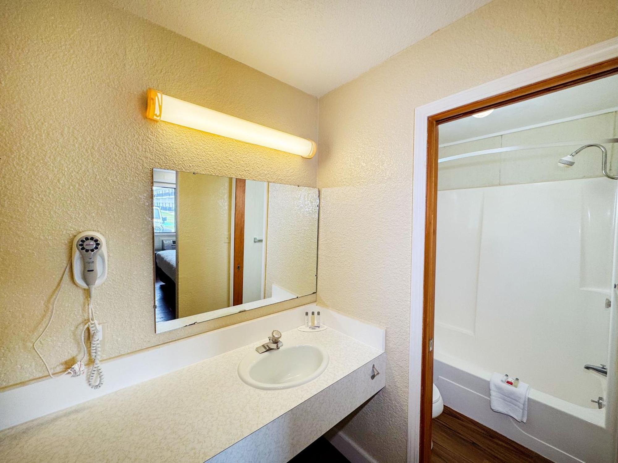 Queen Room with Two Queen Beds - Disability Access/Non-Smoking