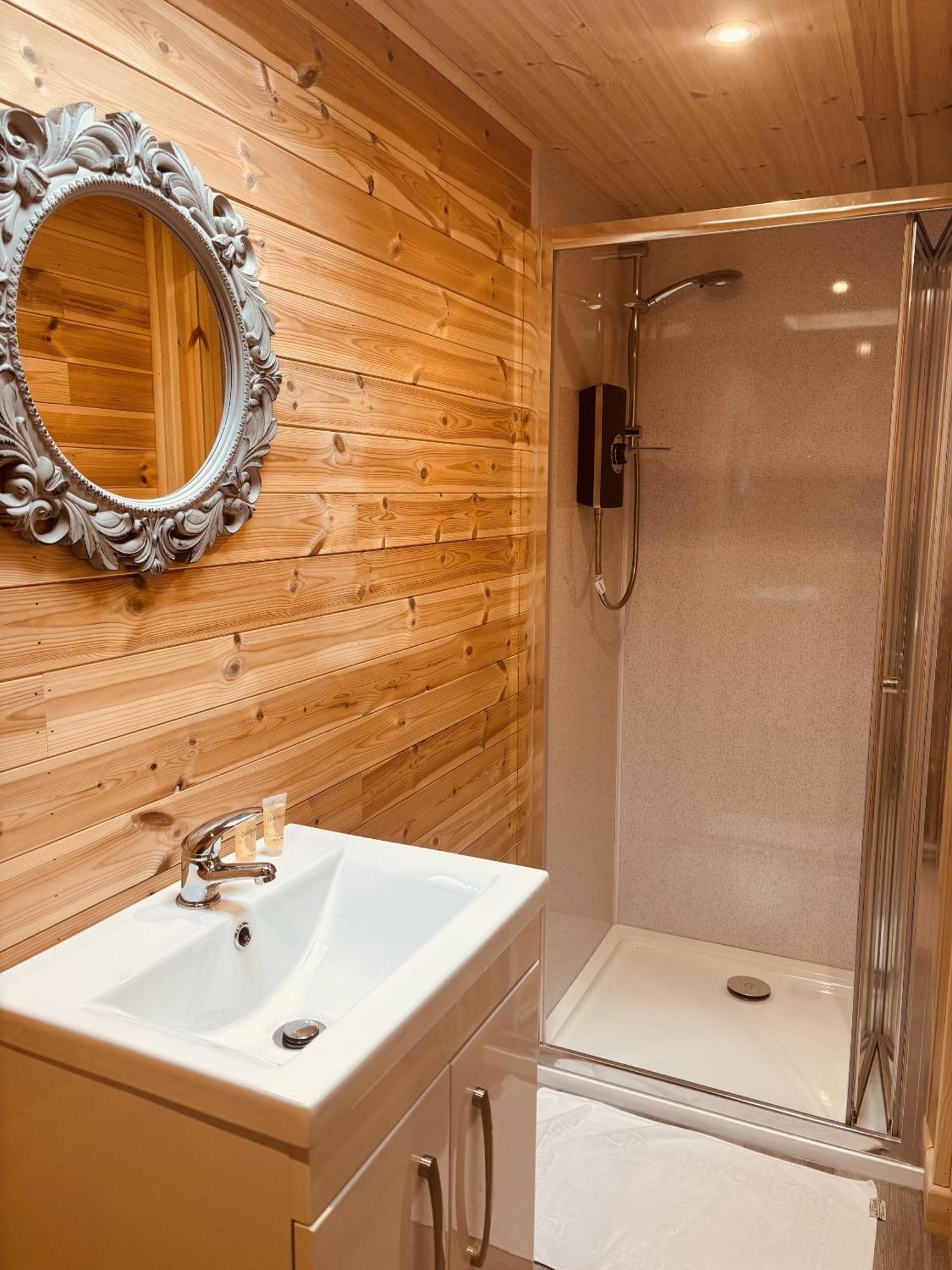 Apartment with Shower
