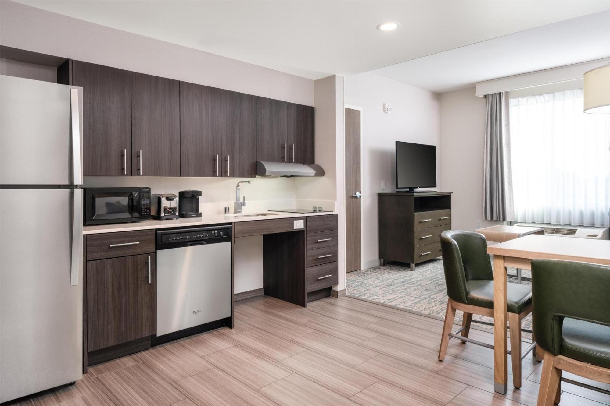 King Suite Hearing Access or Non-Smoking