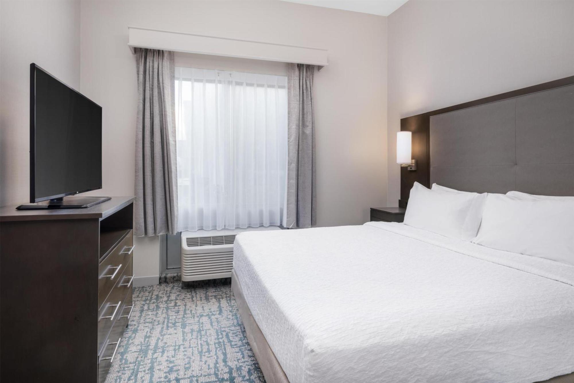 One-Bedroom King Suite Non-Smoking