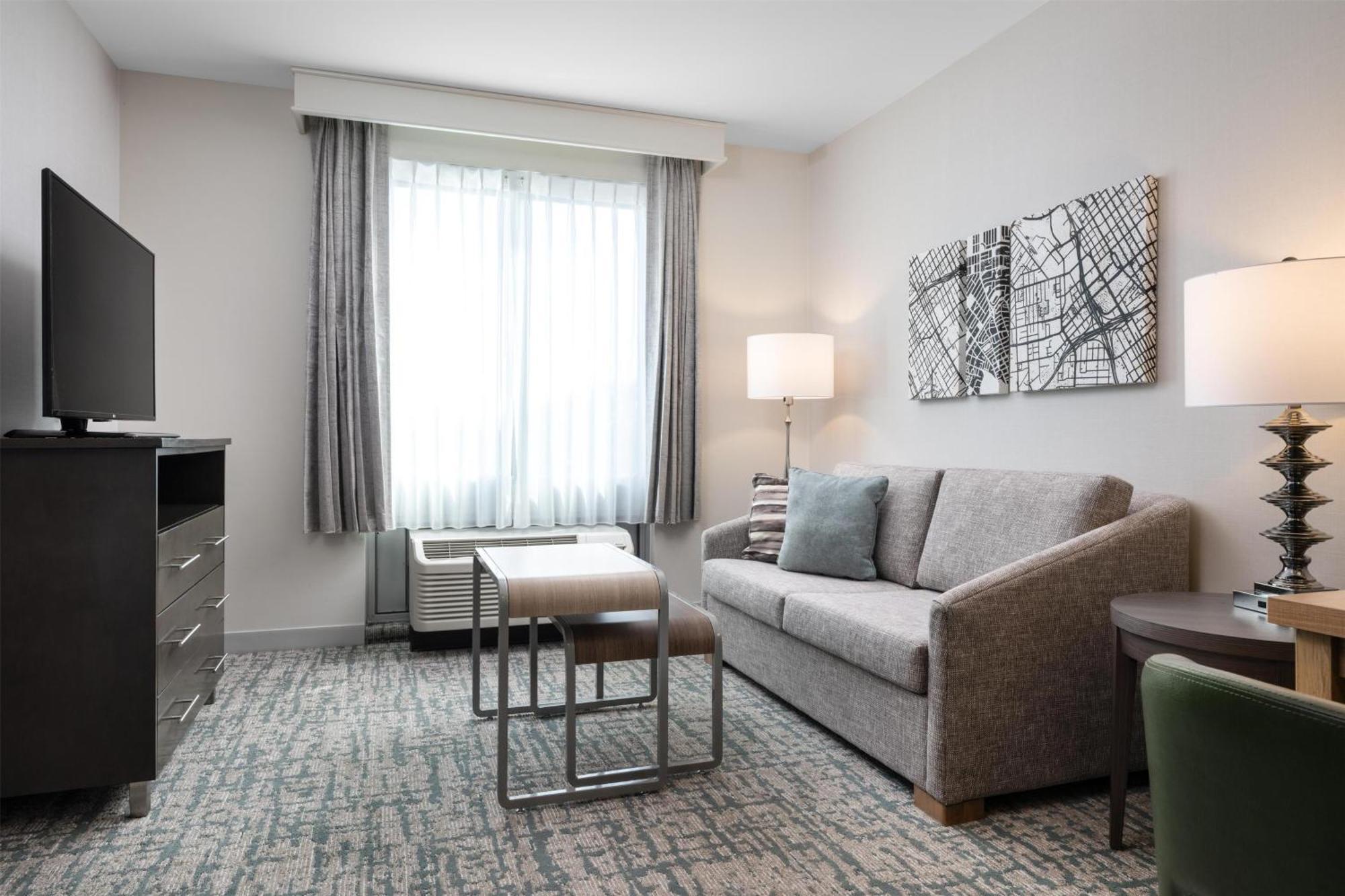 King Suite Hearing Access or Non-Smoking