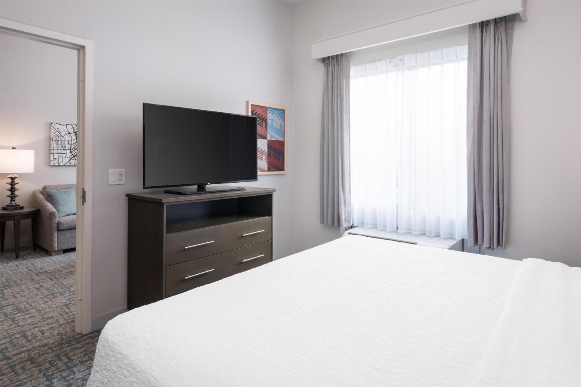 One-Bedroom King Suite Non-Smoking