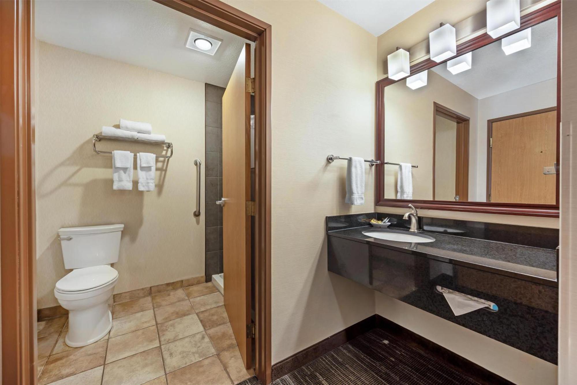 King Suite with Spa Bath and Fireplace - Non-Smoking