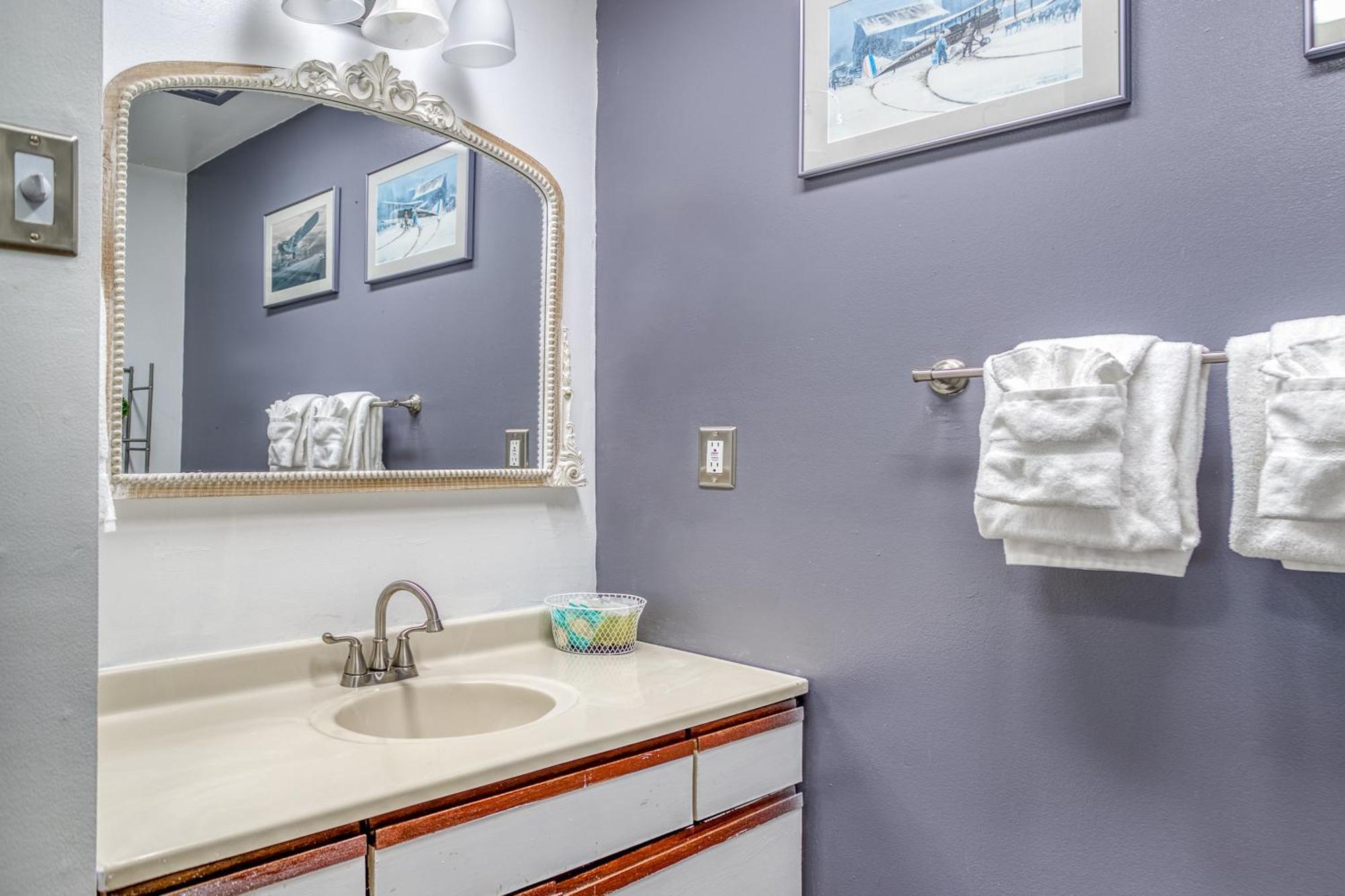 Aviator Queen Room