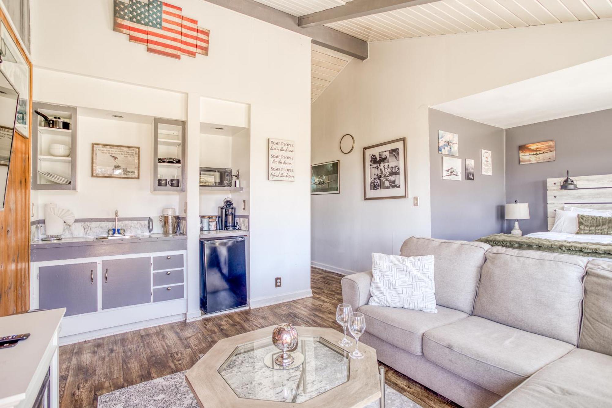 Aviator Queen Room