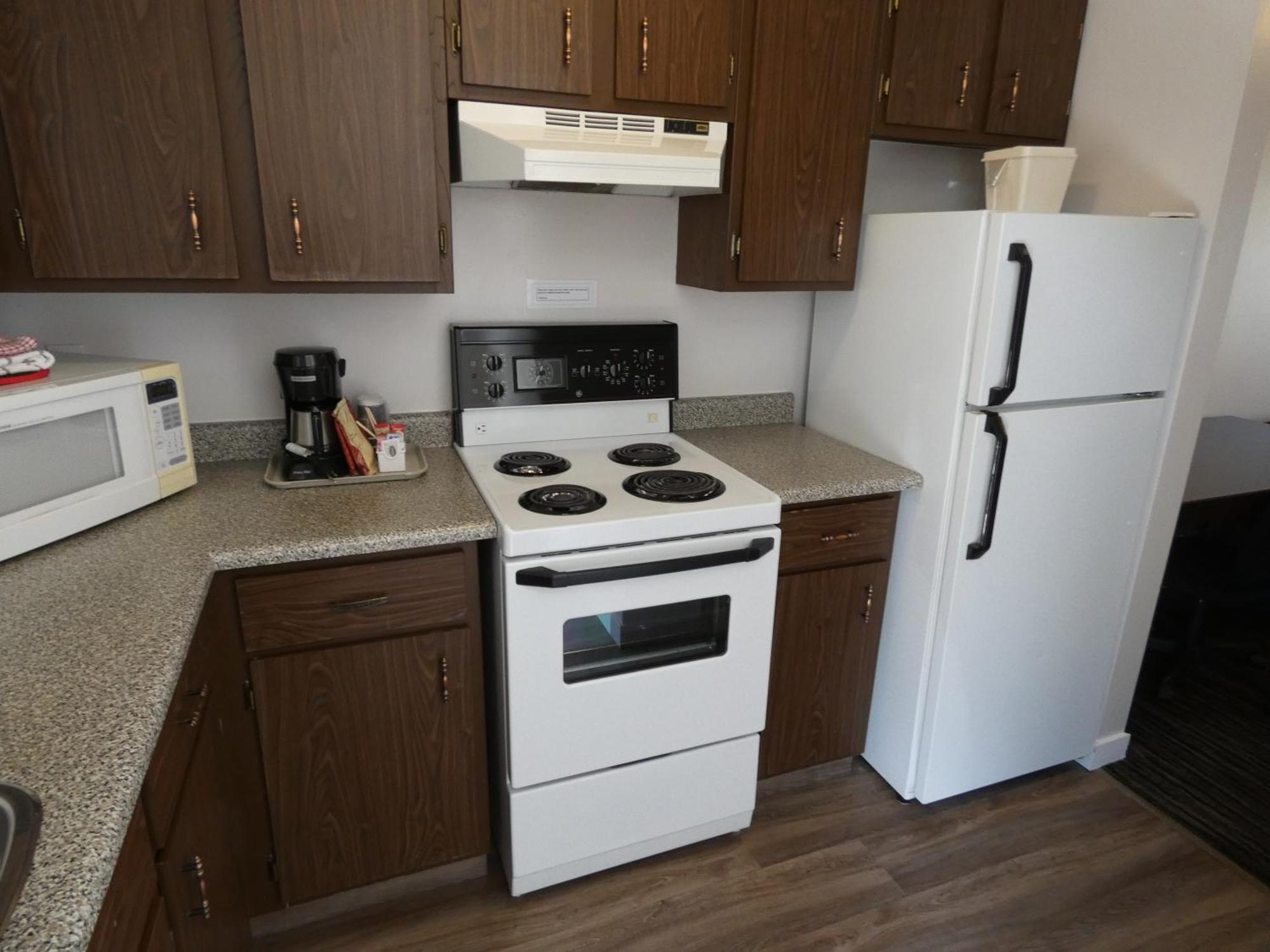 Suite 2 Queens a separate 1 Bedroom Kitchen Non-Pet Friendly,1676737465:JPEG