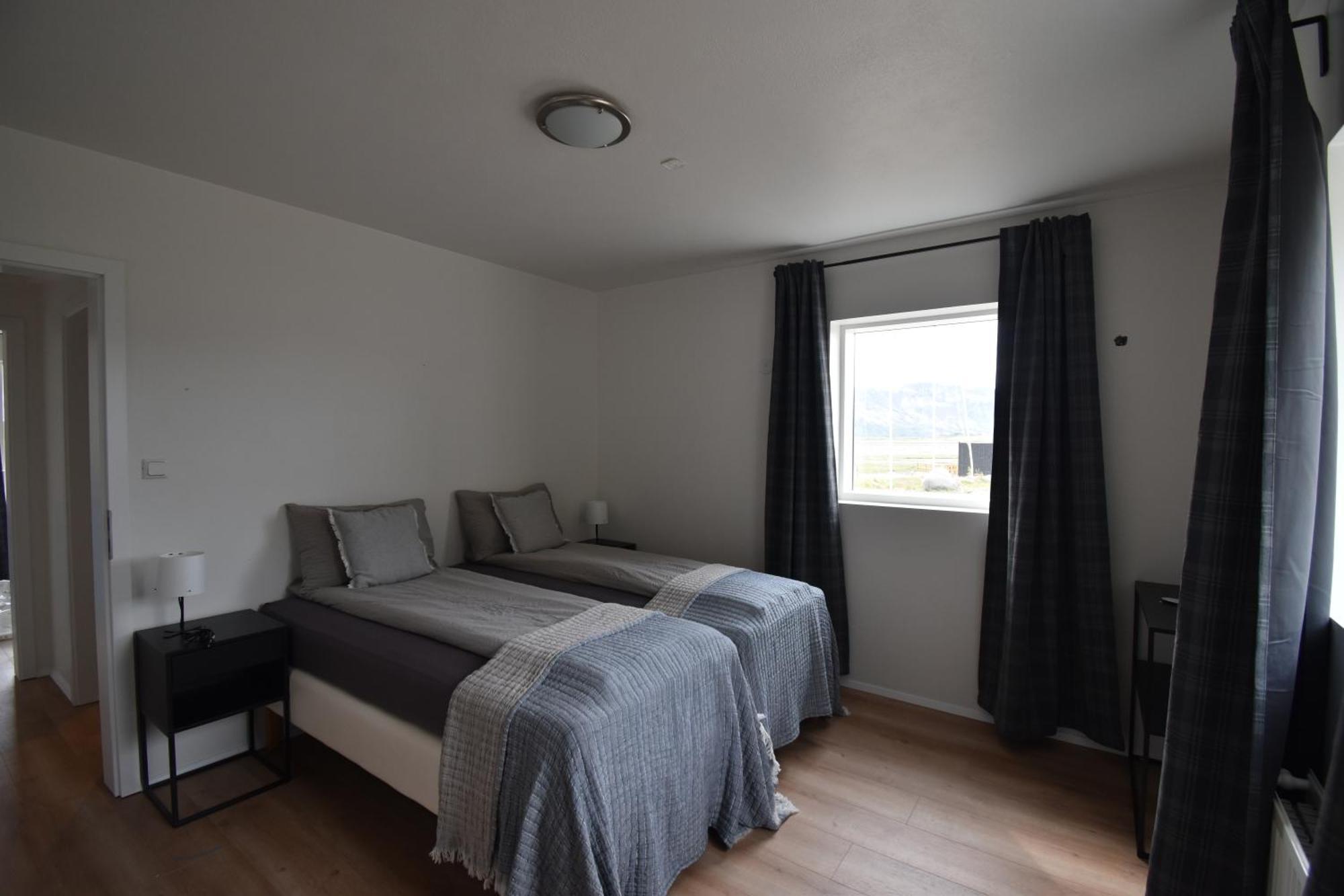 Apartment with Mountain View