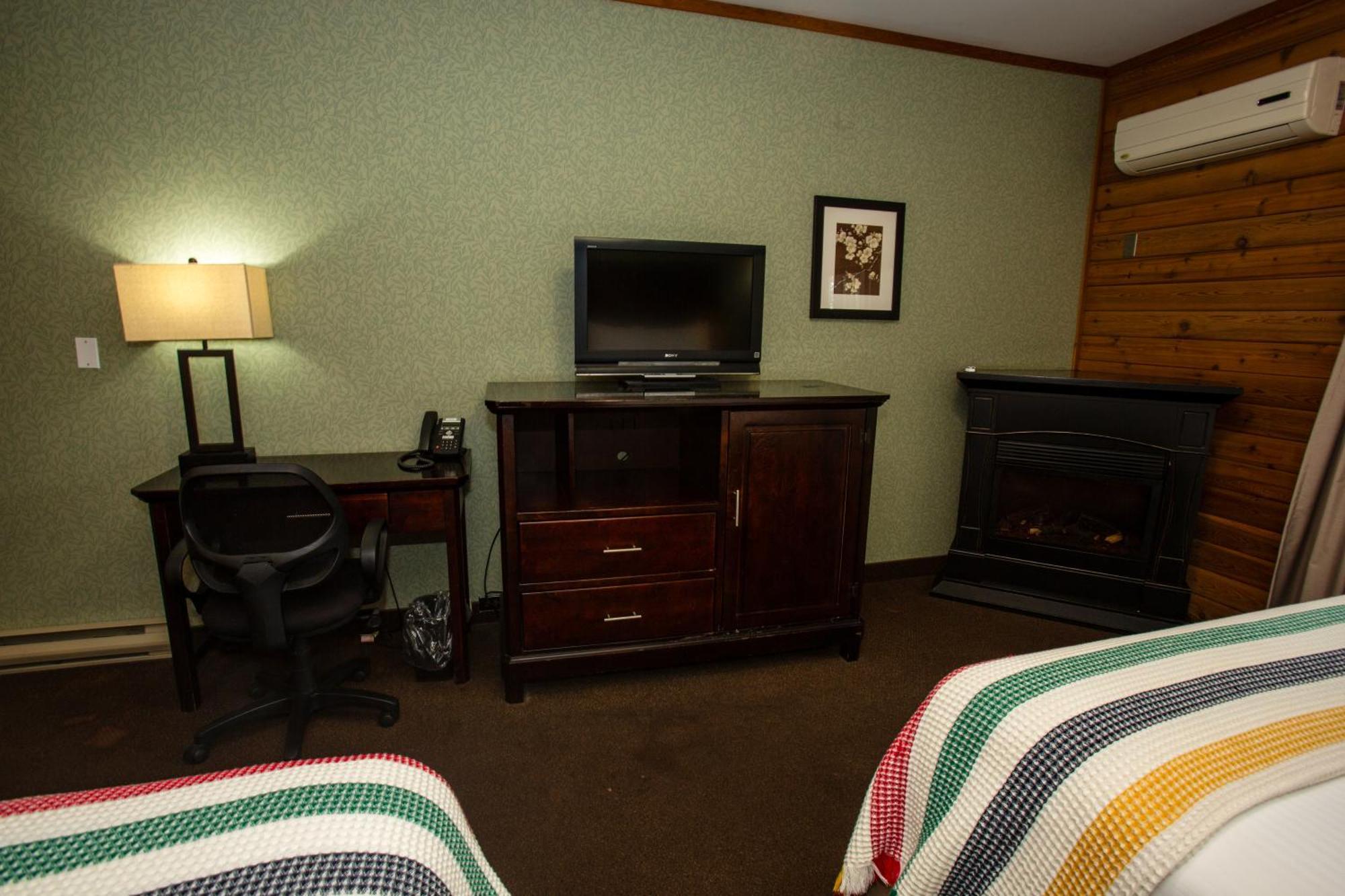 Deluxe Queen Room