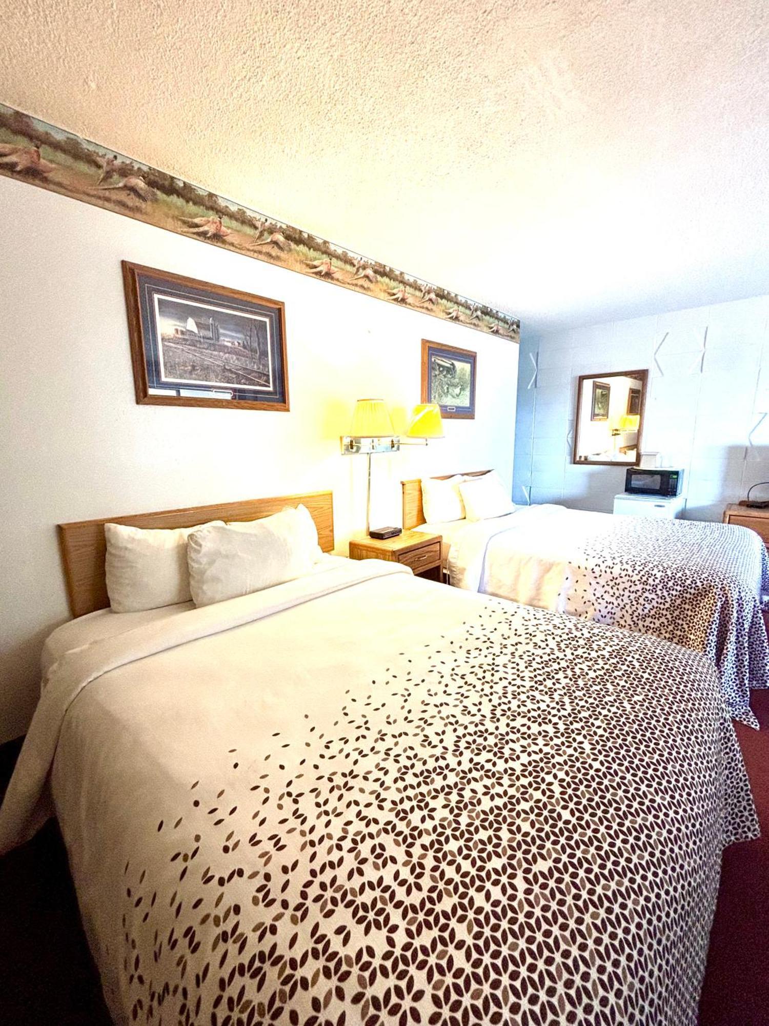 Basic Triple Room with Shared Bathroom
