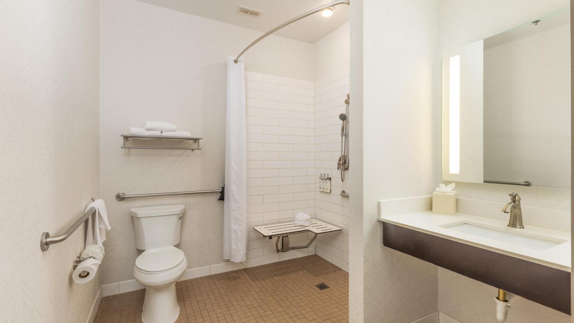 Standard Queen Room with Roll-In Shower - Communications Accessible