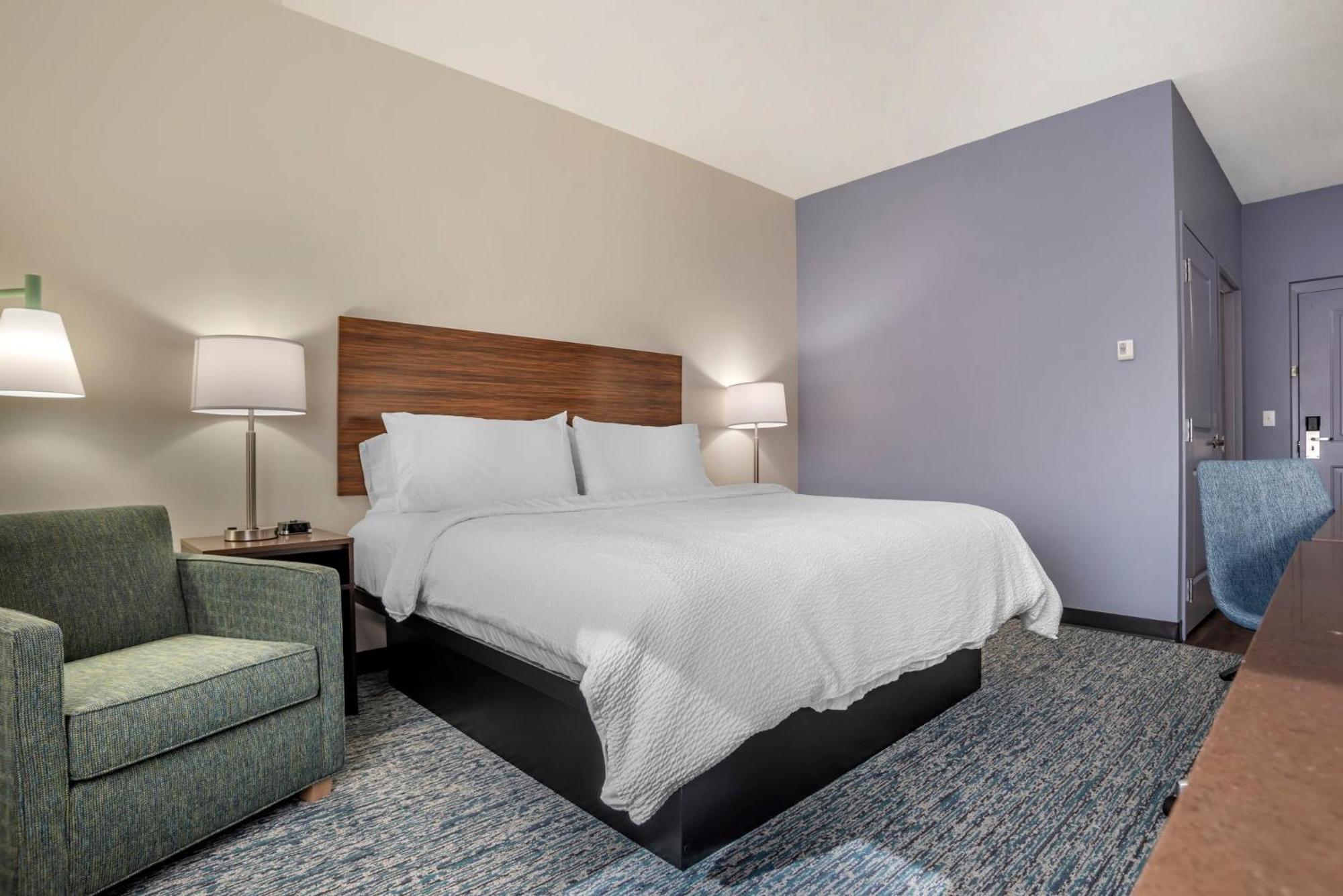 Standard King Room