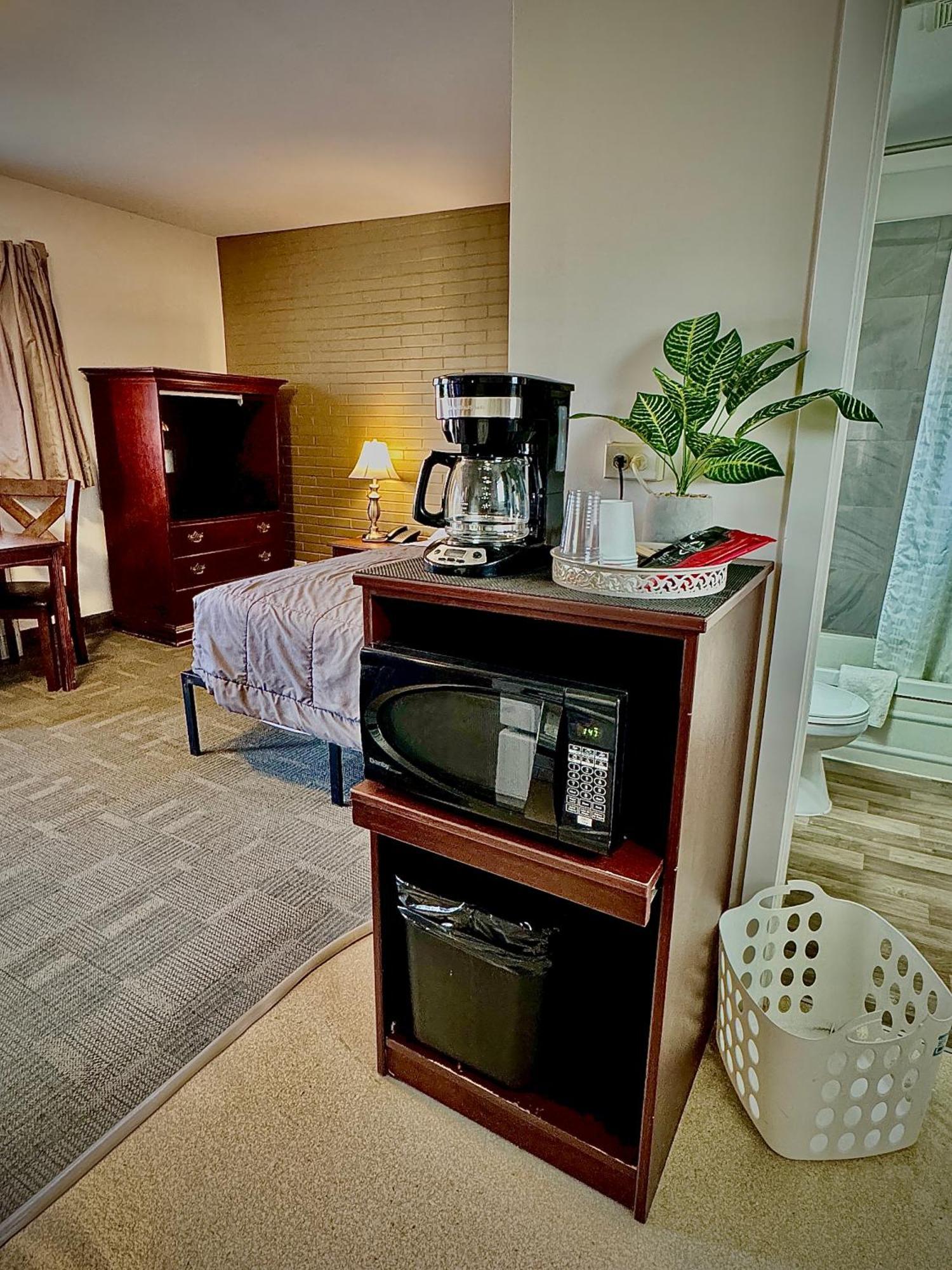 Standard Queen Room with Kitchenette
