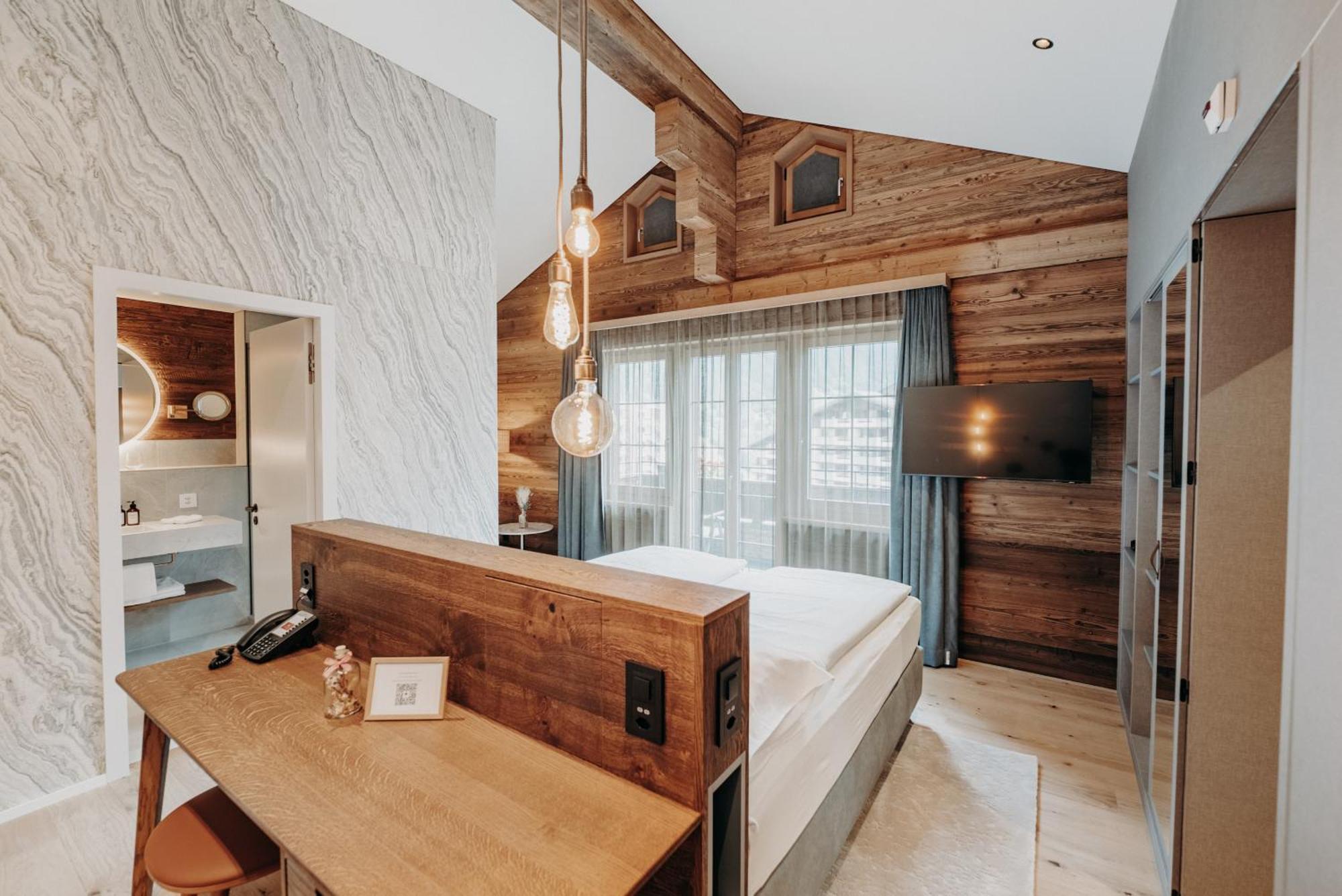 Suite avec Balcon dans Chalet - Vue sur Montagne
