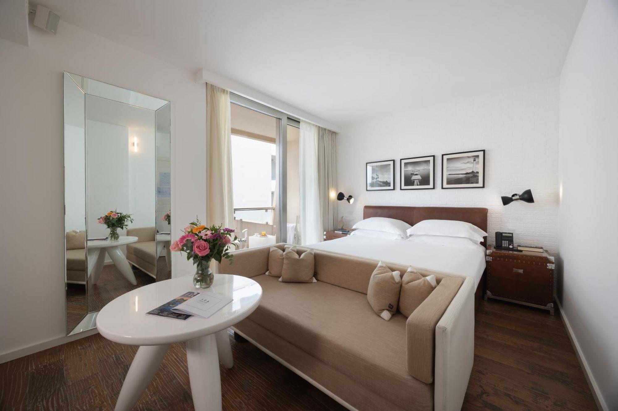 Deluxe Double Room Side Sea View