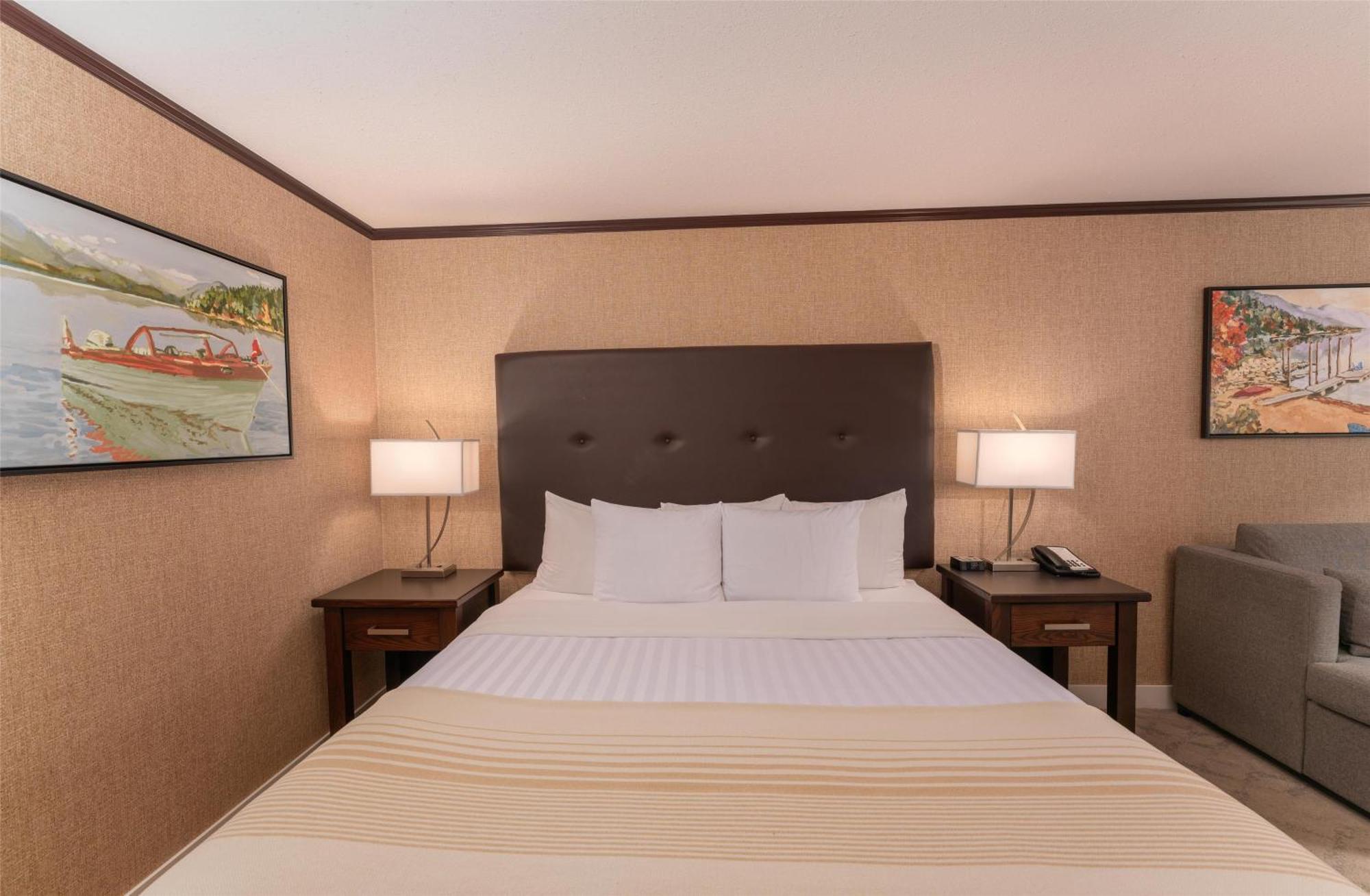 King Room Sofa Bed Lake View Non-Smoking