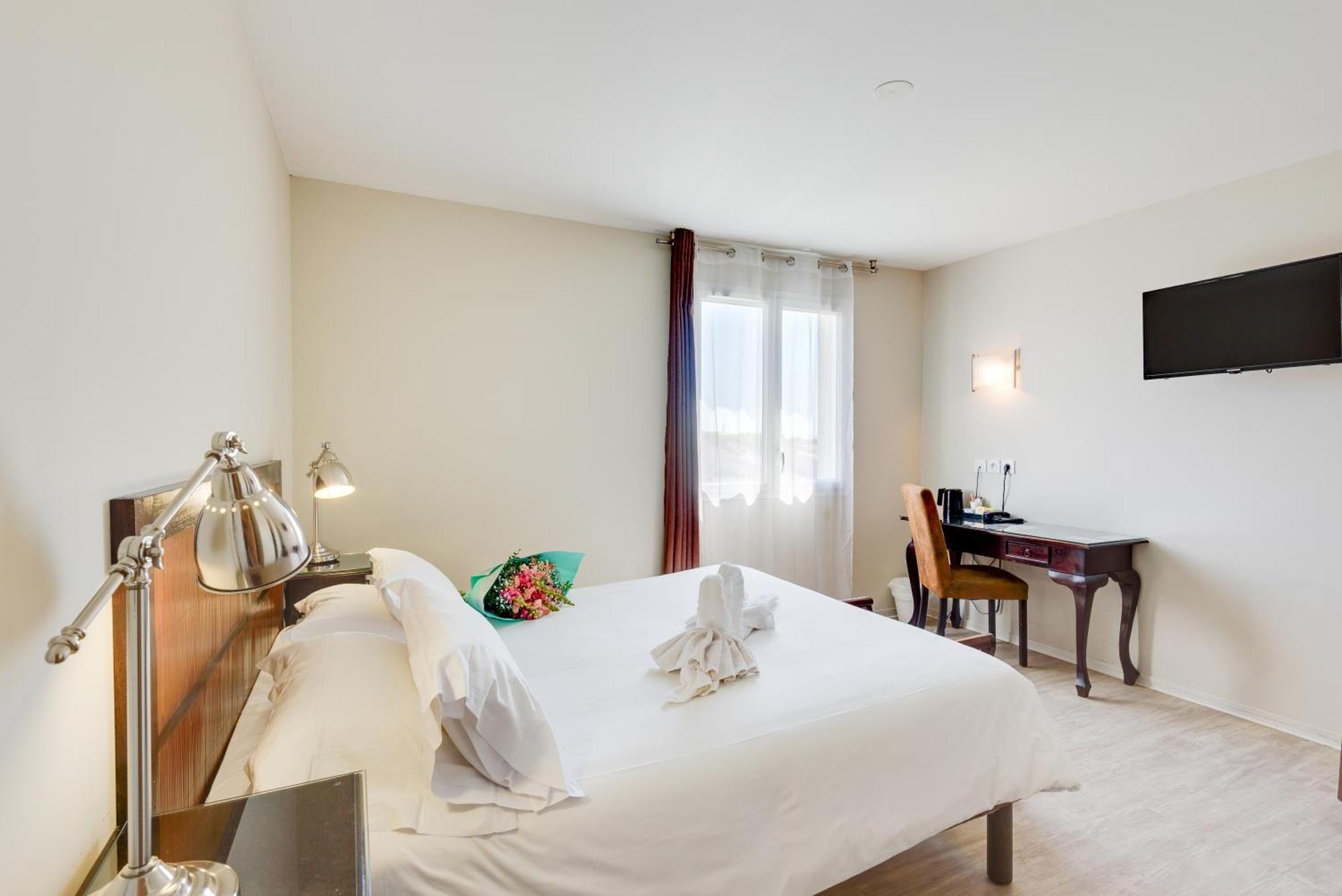Two Standard Room One Double Bed Two Single Beds