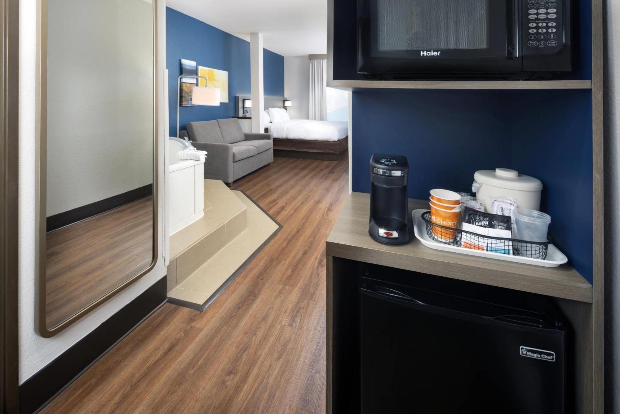 King Suite with Spa Bath - Non-Smoking