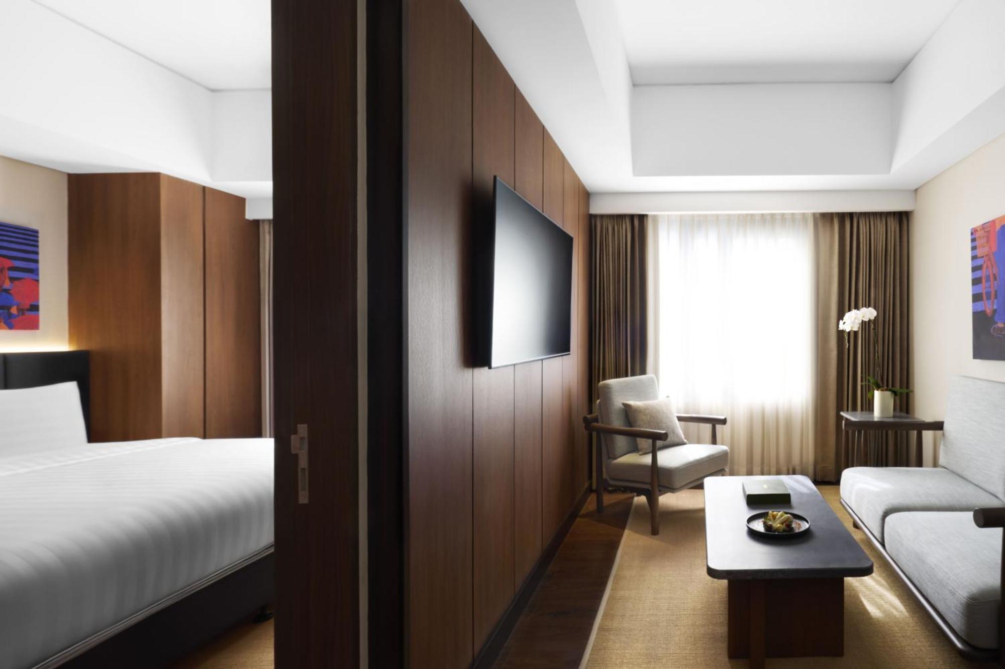 1 King Bed One-Bedroom Suite Living Area Lounge Access
