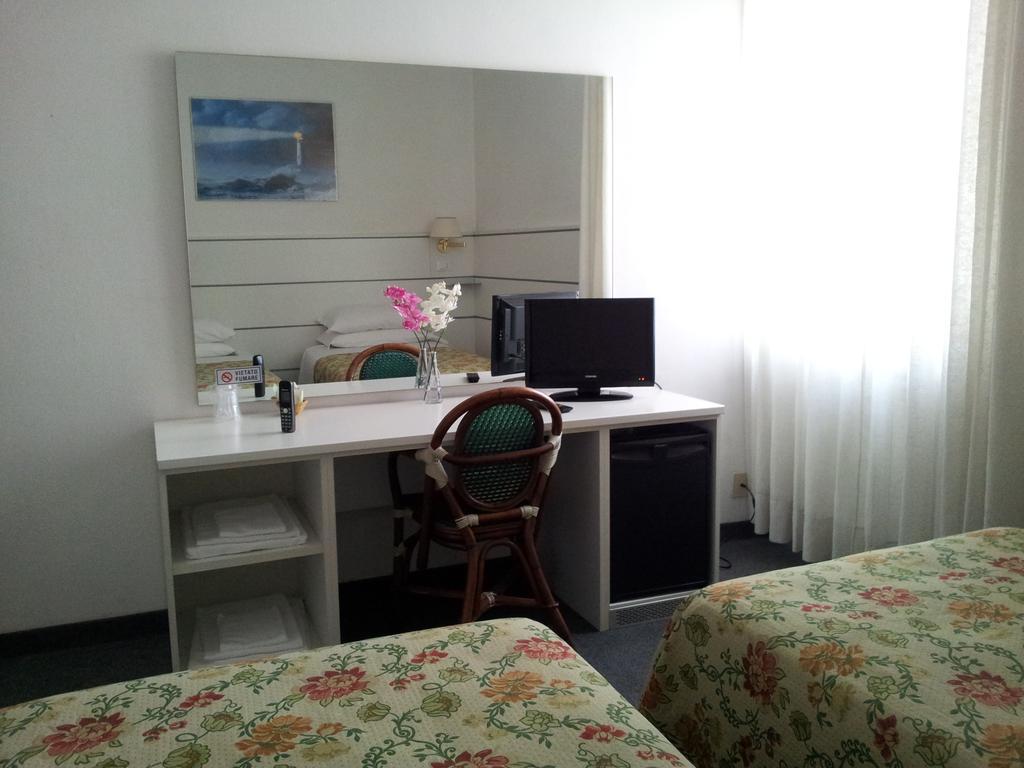 Single Bed Male Dormitory Room,16870460:JPEG