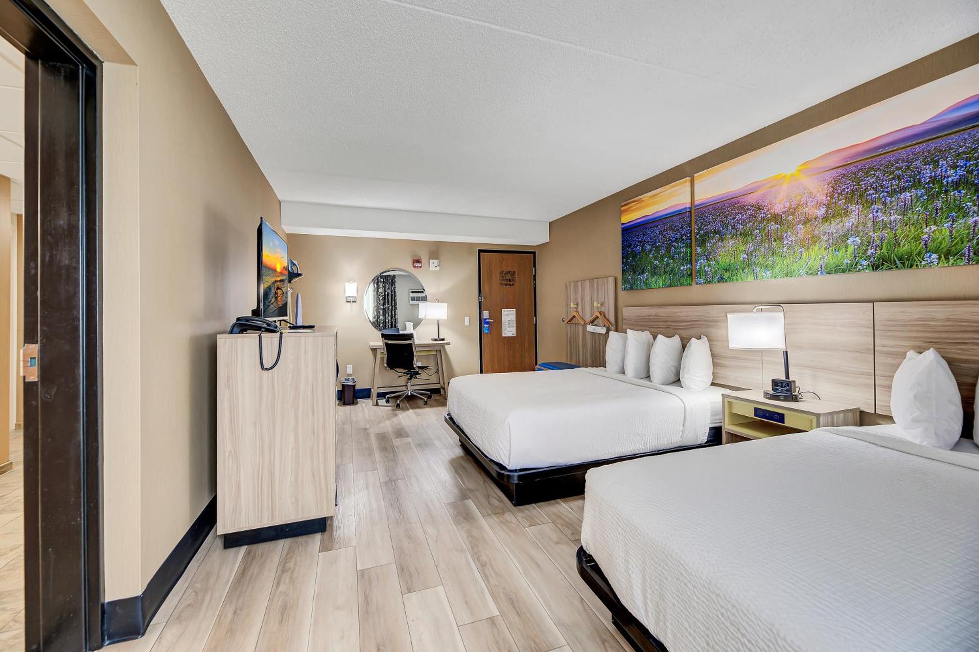 Queen Room with Two Queen Beds and Roll-in Shower - Mobility Accessible/Non-Smoking