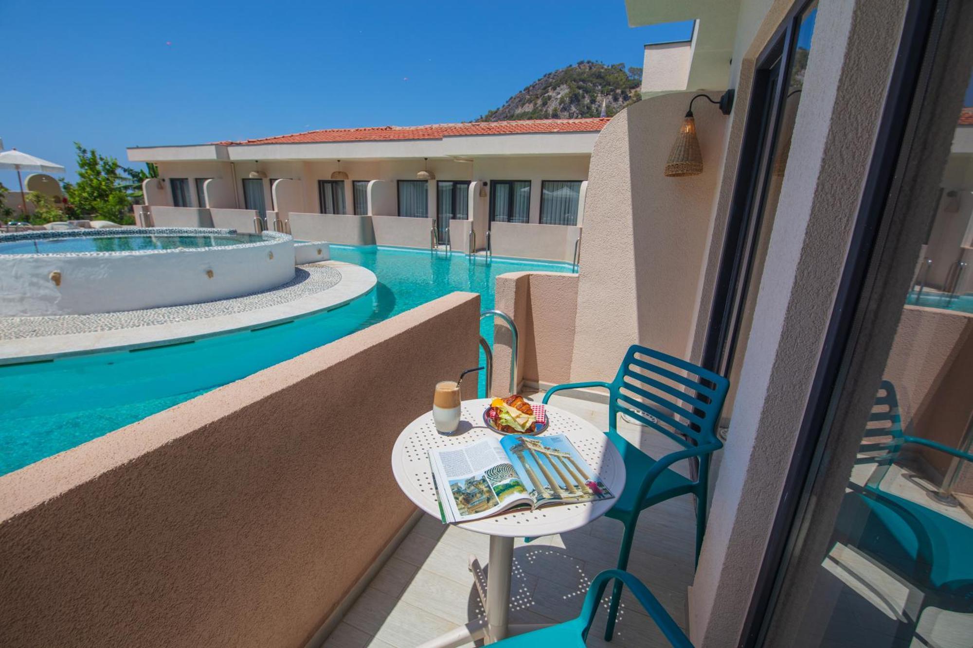 Deluxe Double or Twin Room Pool Access