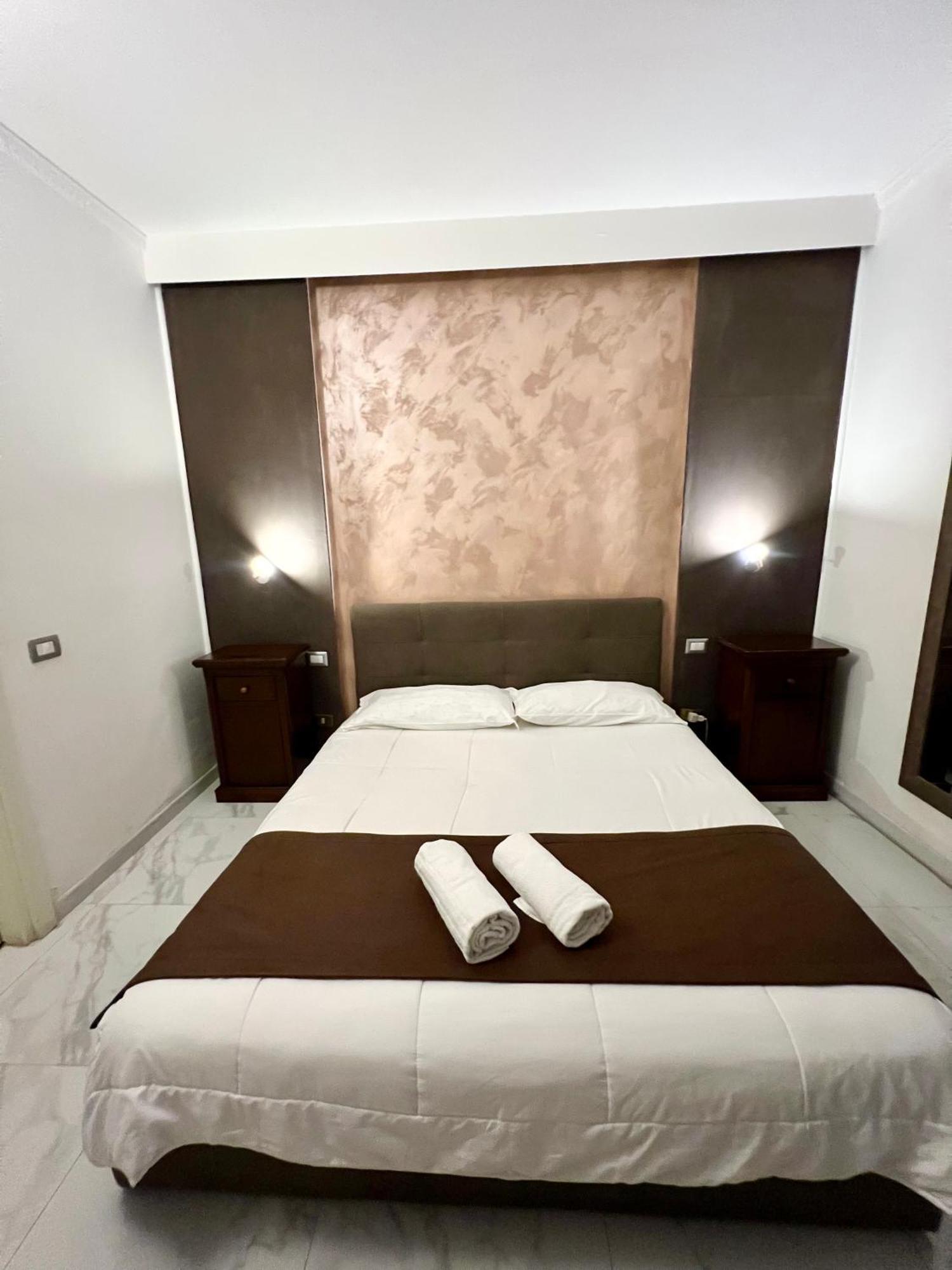 Deluxe Room,1680852626:JPEG