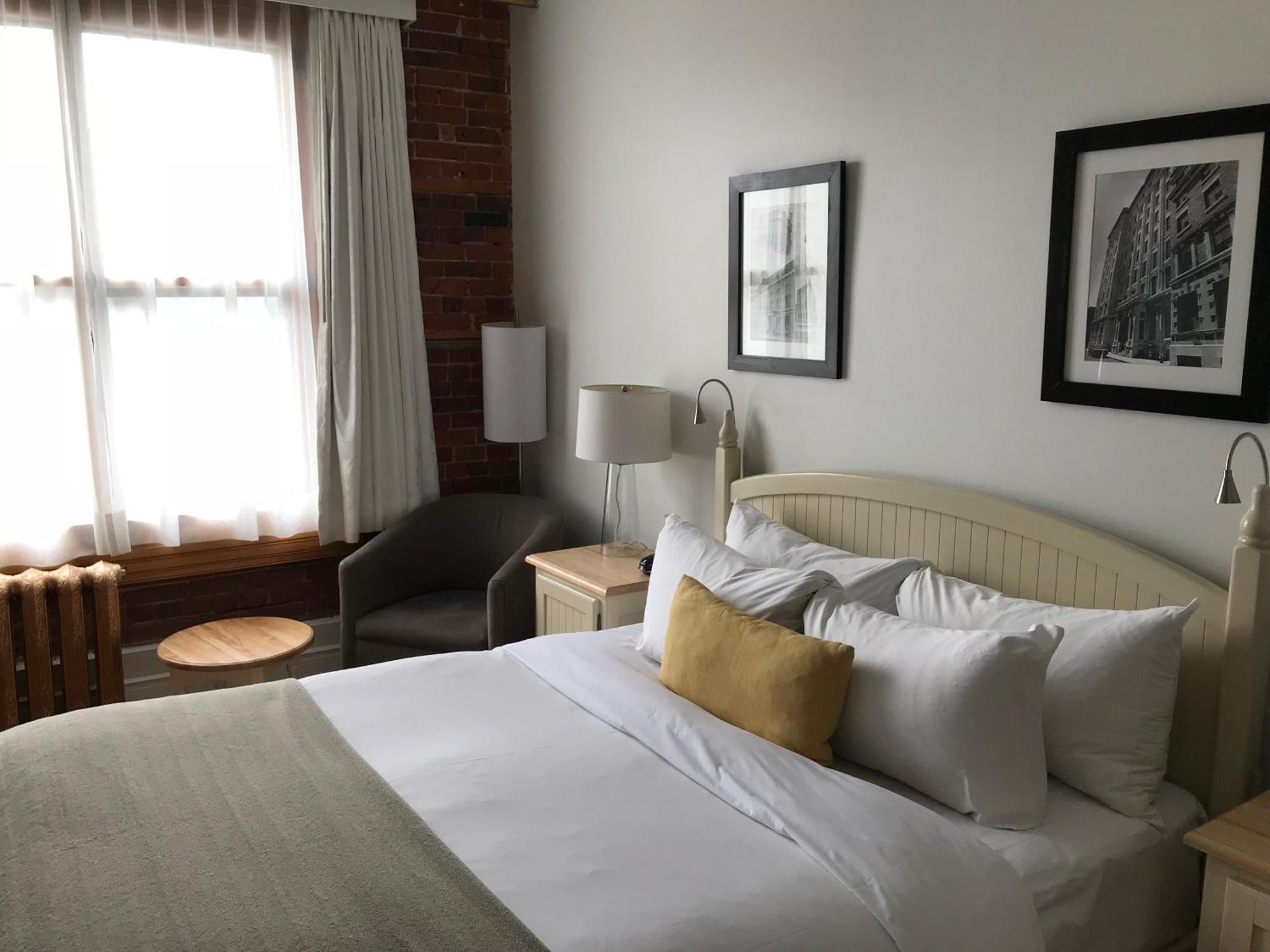 Classic Queen Room