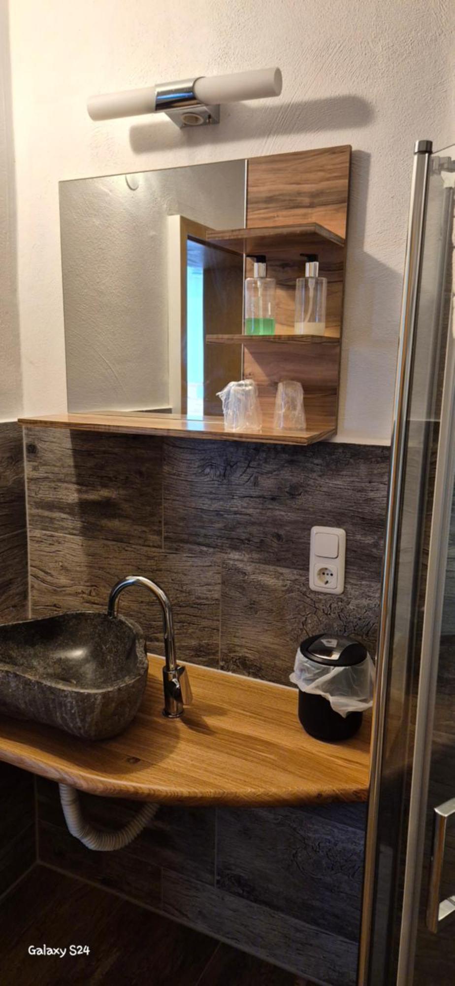 Single Room,1681728910:JPEG