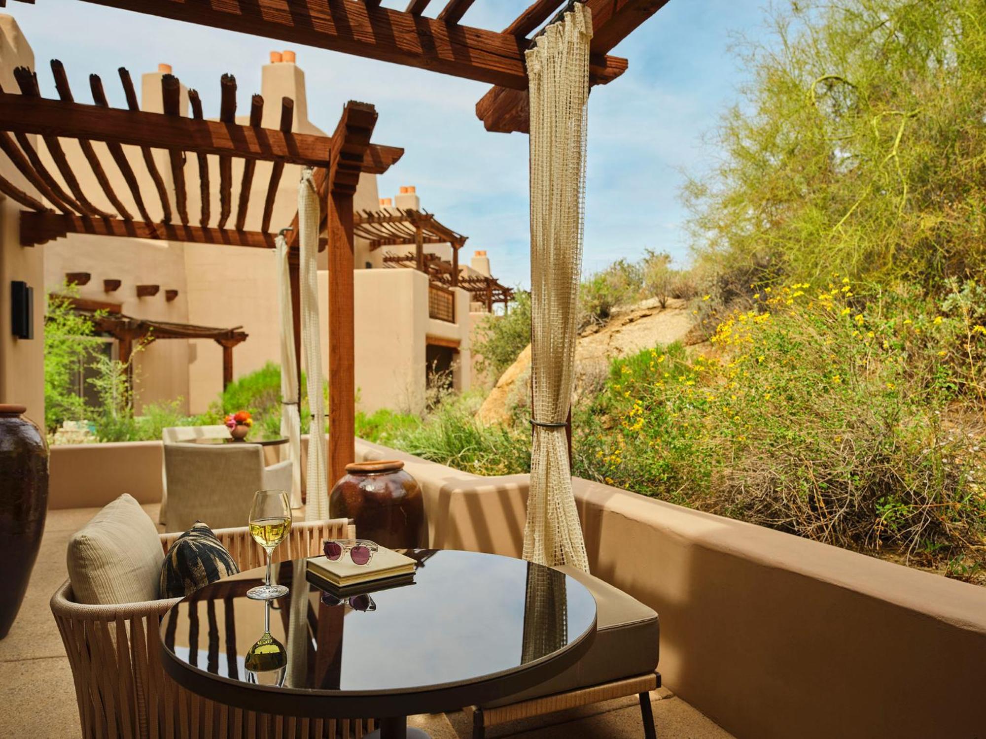Desert Garden Suite king bed