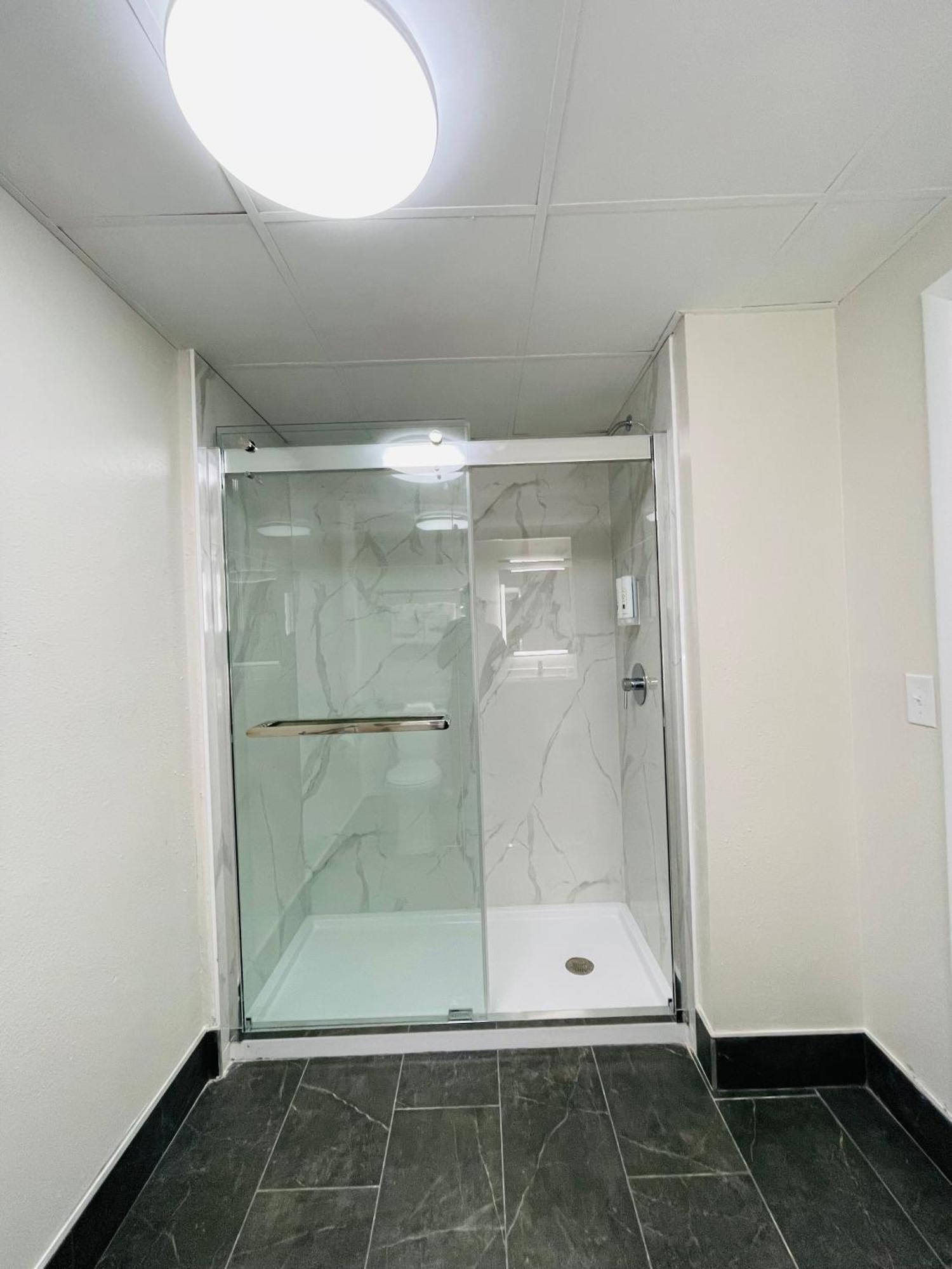 Queen Room - Accessible/Non-Smoking/Pet Friendly