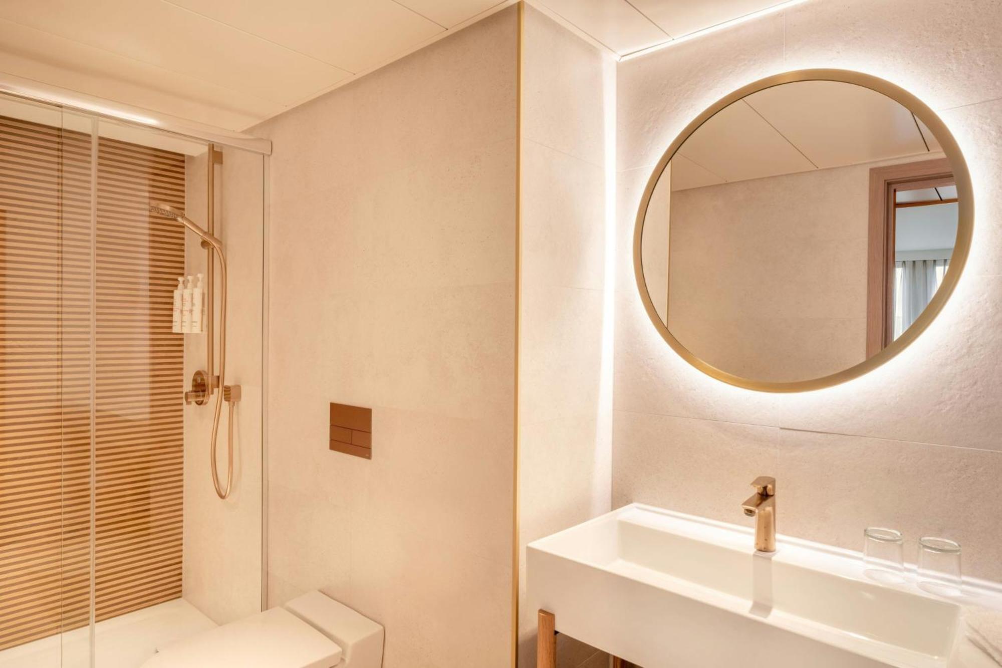 Junior Club Suite M Club lounge Access