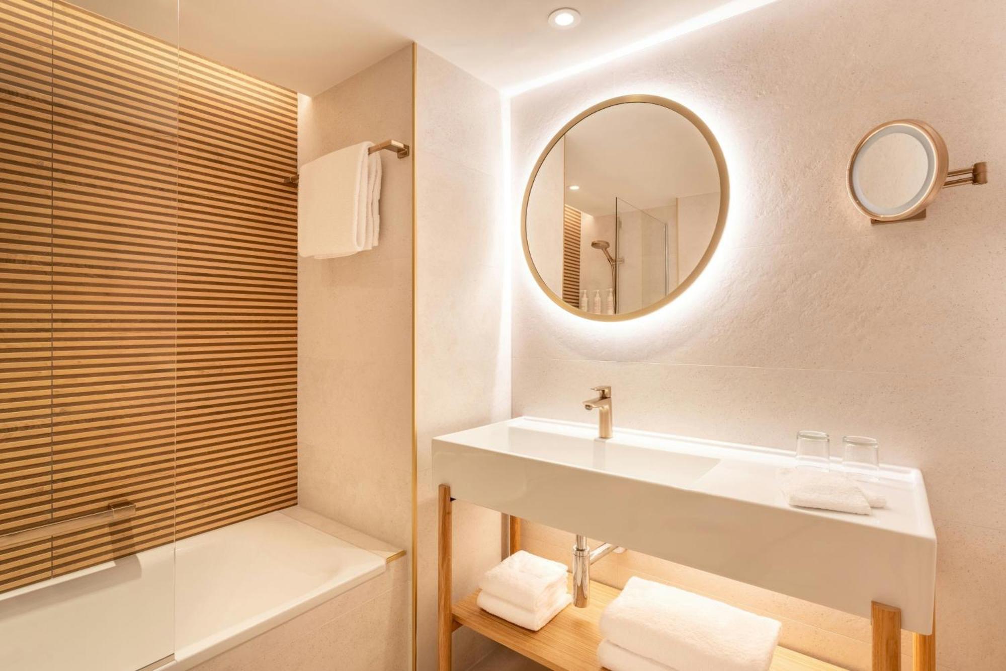 Club Twin Room M Club Lounge Access