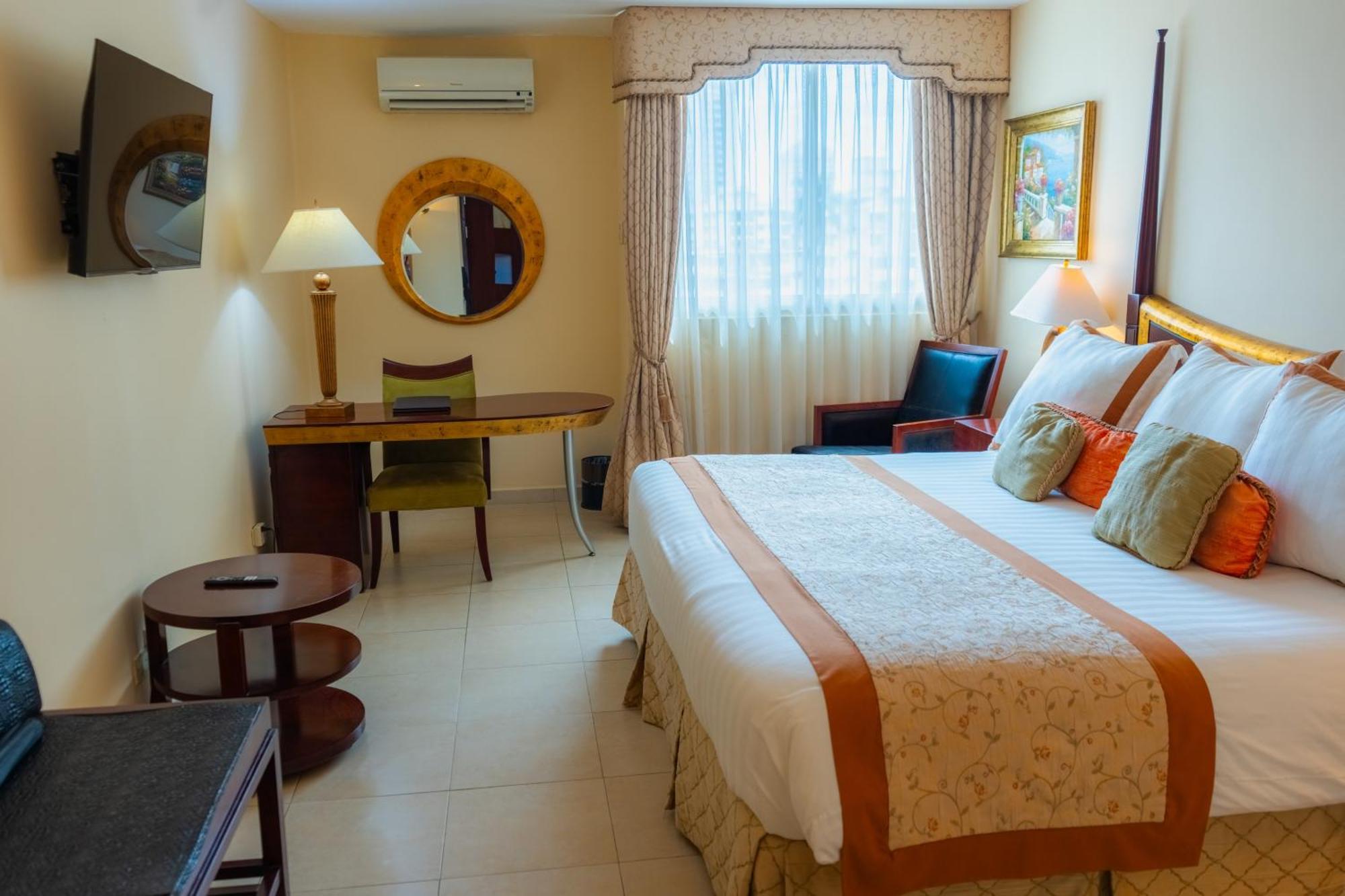 Deluxe Queen Suite