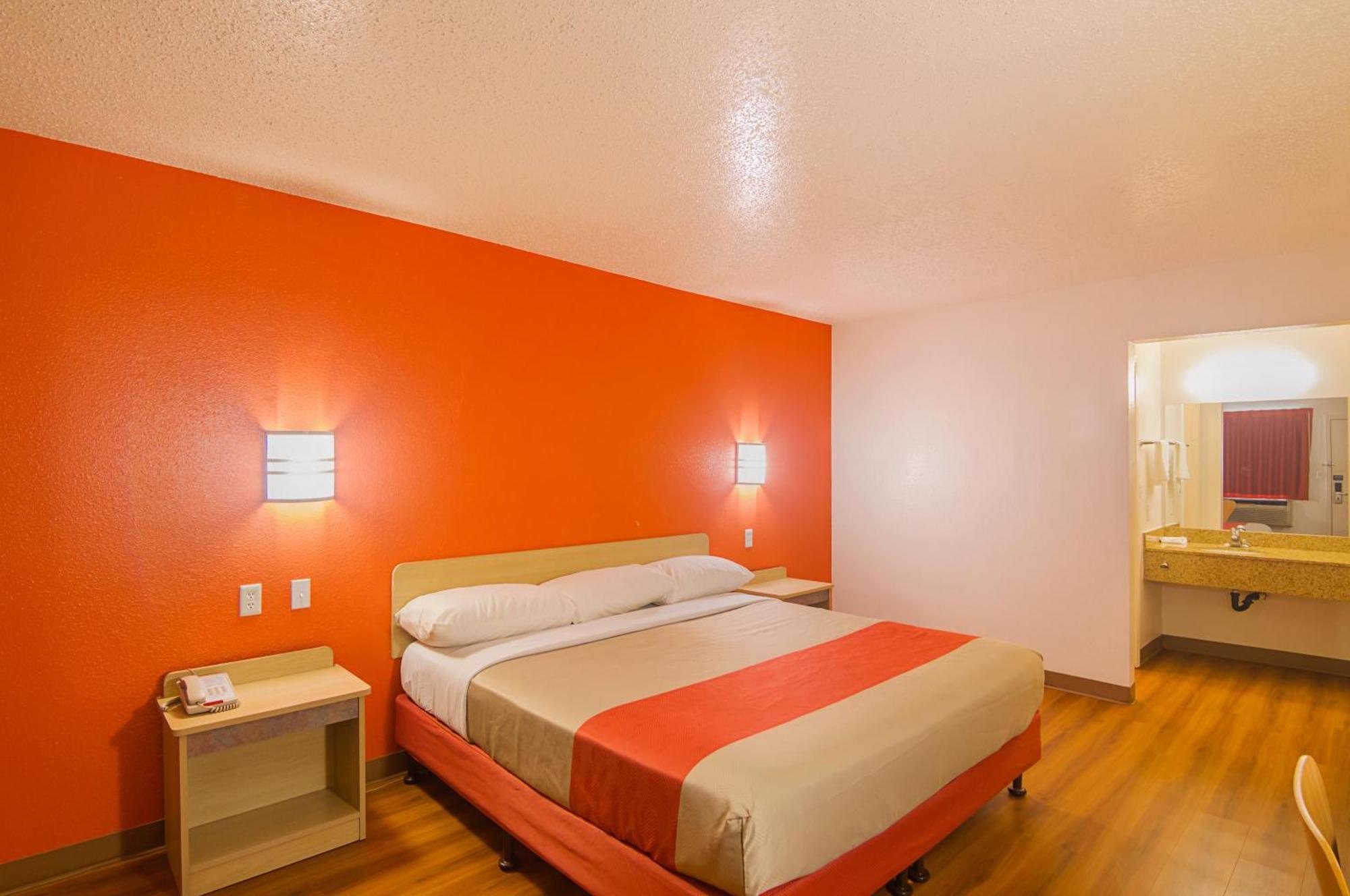 Queen Room - Disability Access/Non-Smoking
