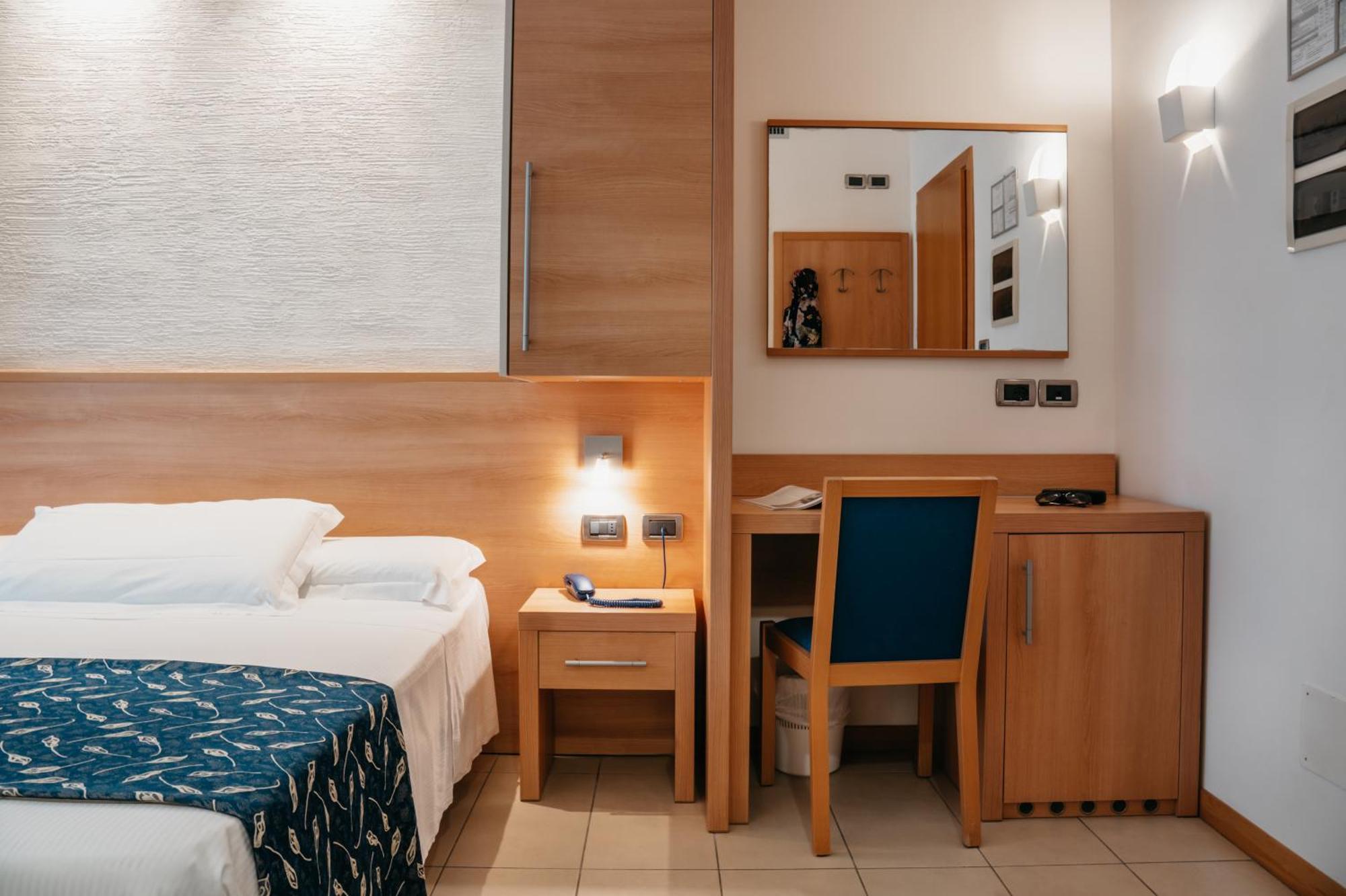 Standard Double or Twin Room,1683814909:JPEG