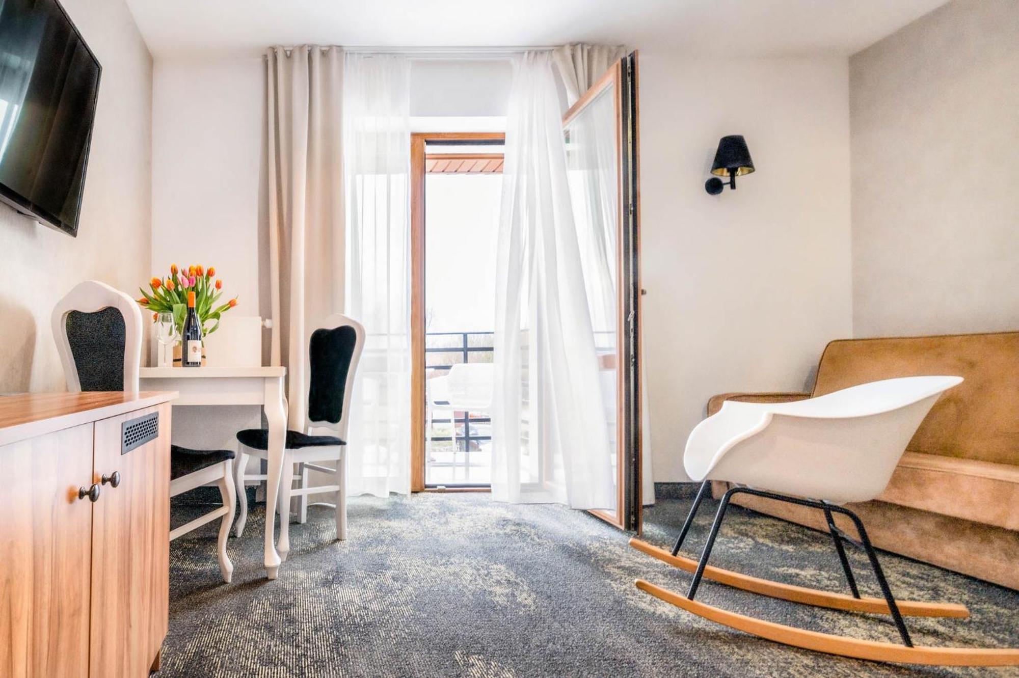 One-Bedroom Apartment with Balcony