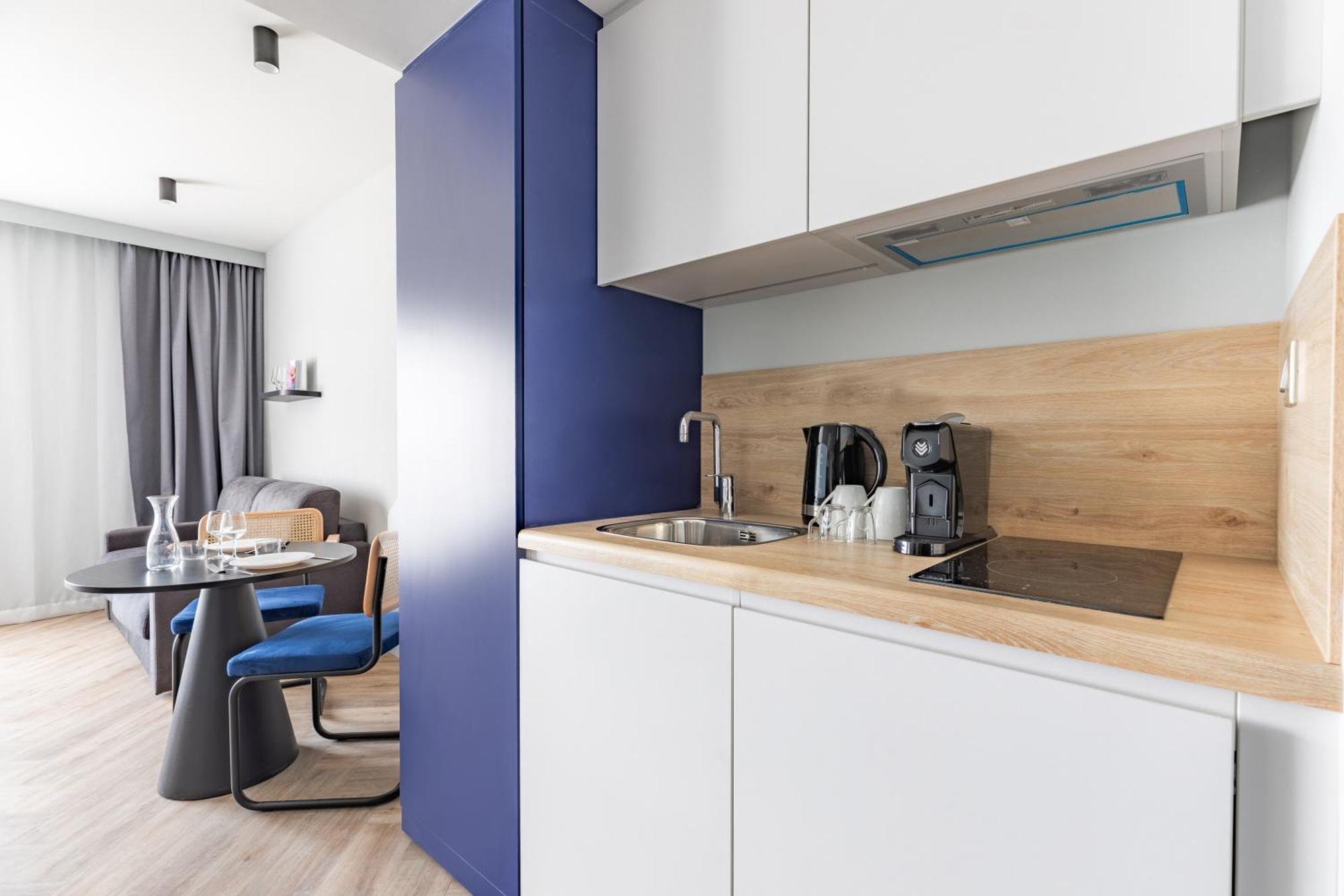 Large Twin Studio