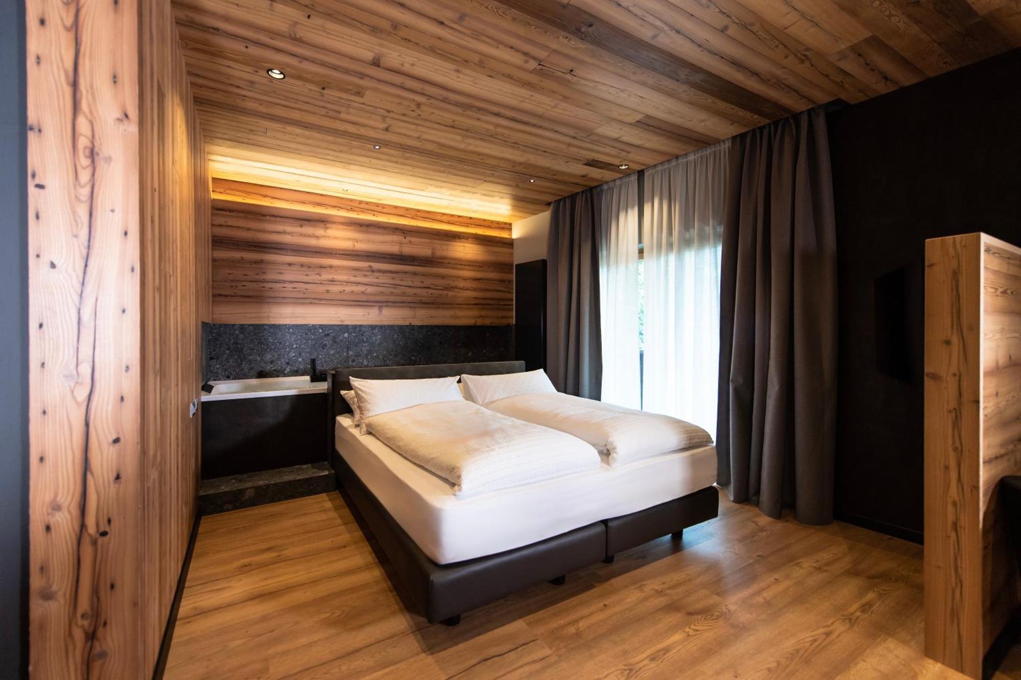 Junior Suite,1685071397:JPEG